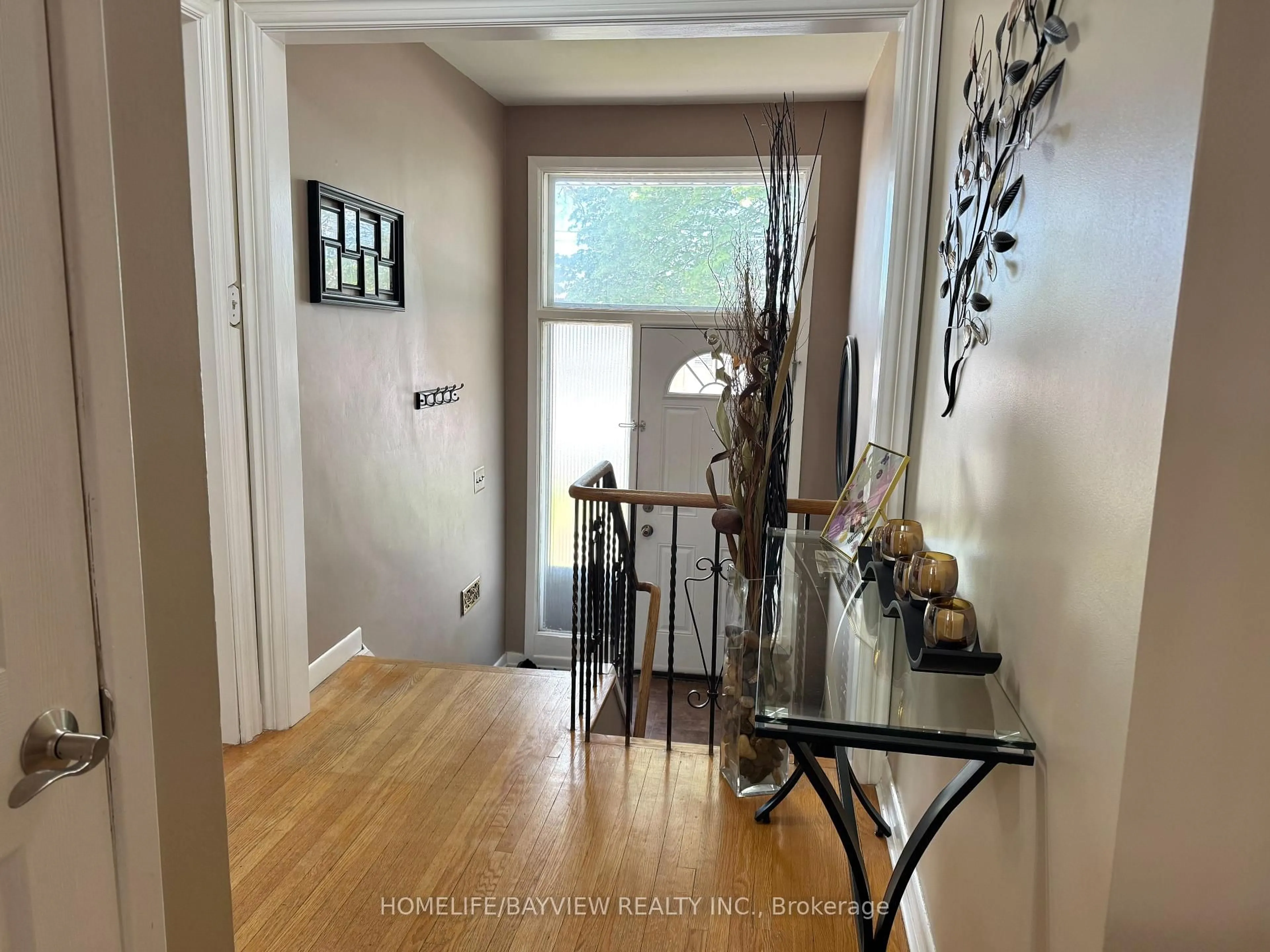 Indoor entryway for 240 Jacey Anne Dr, Richmond Hill Ontario L4C 4N5