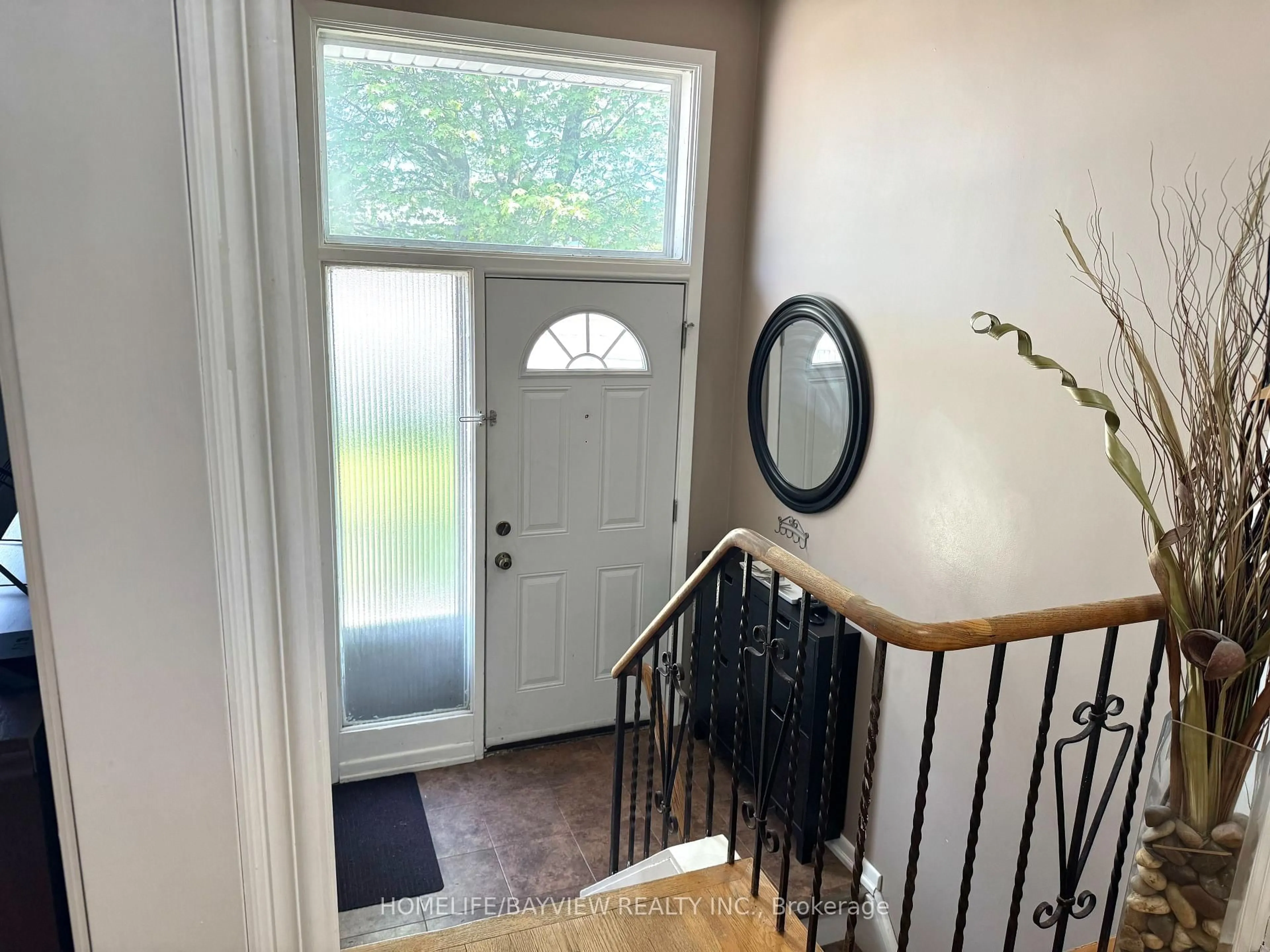 Indoor entryway for 240 Jacey Anne Dr, Richmond Hill Ontario L4C 4N5