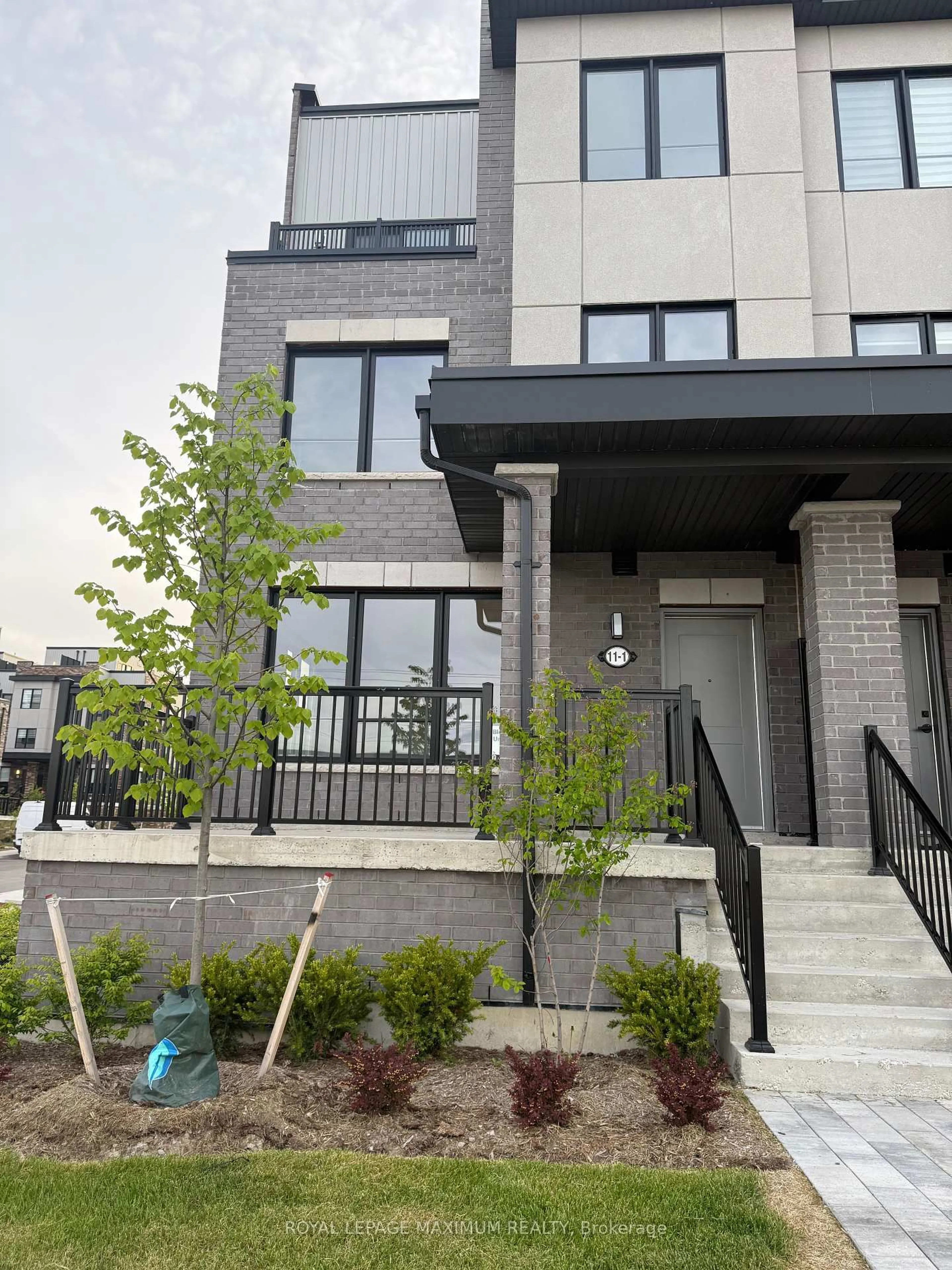 Home with brick exterior material, street for 11 Baynes Way #1, Bradford West Gwillimbury Ontario L3Z 4M1