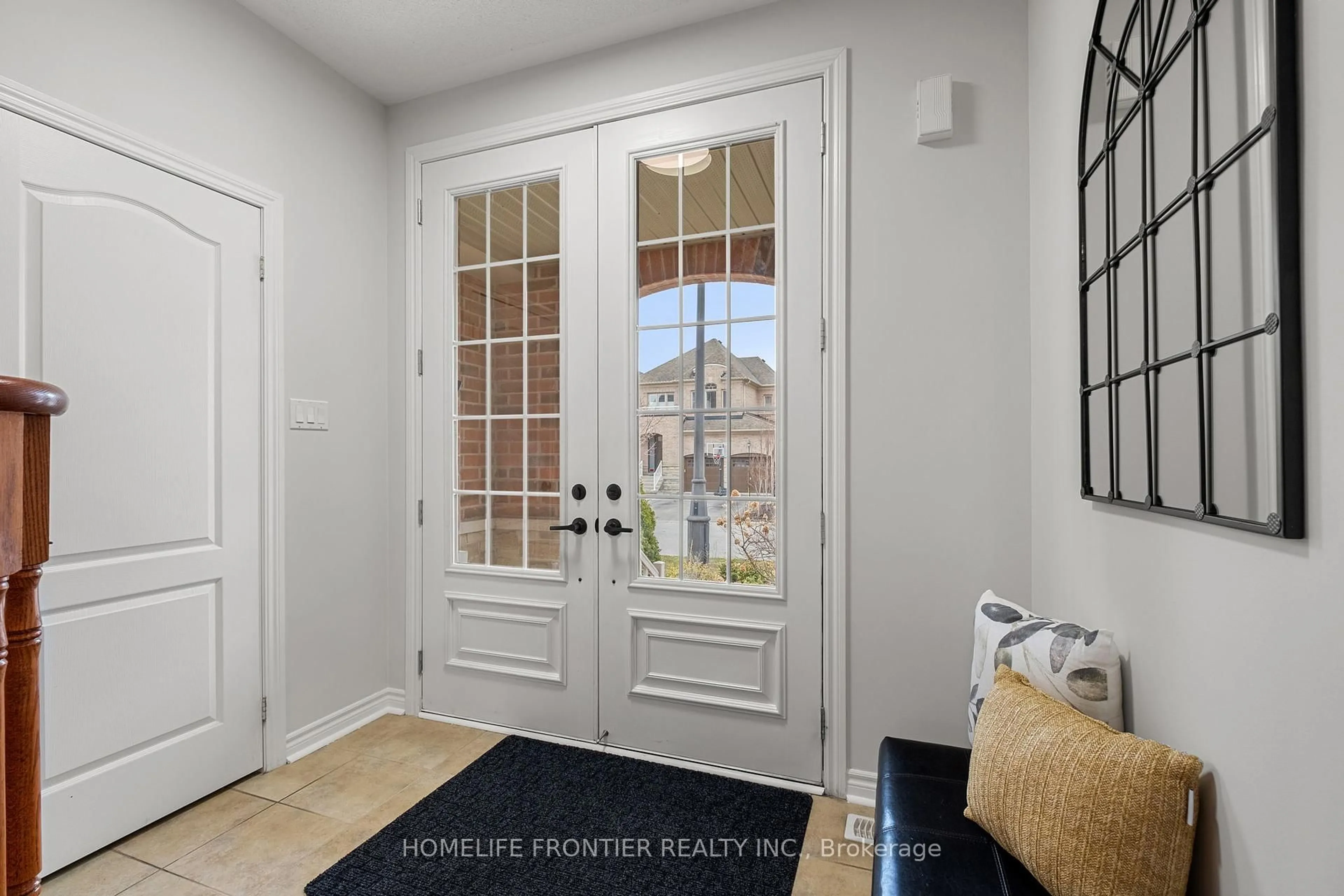Indoor entryway for 92 Wardlaw Pl, Vaughan Ontario L4H 0Z9