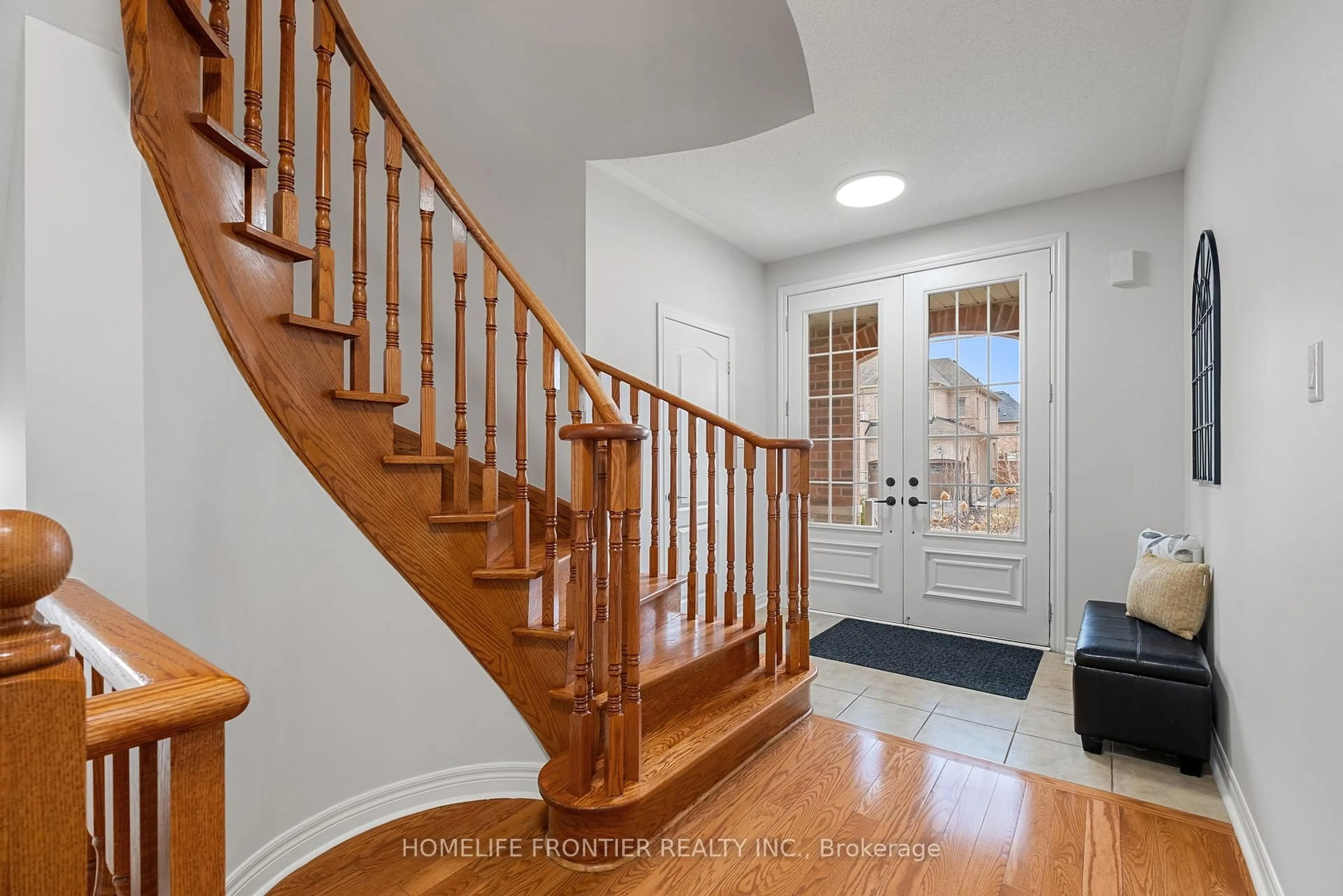 Indoor entryway for 92 Wardlaw Pl, Vaughan Ontario L4H 0Z9