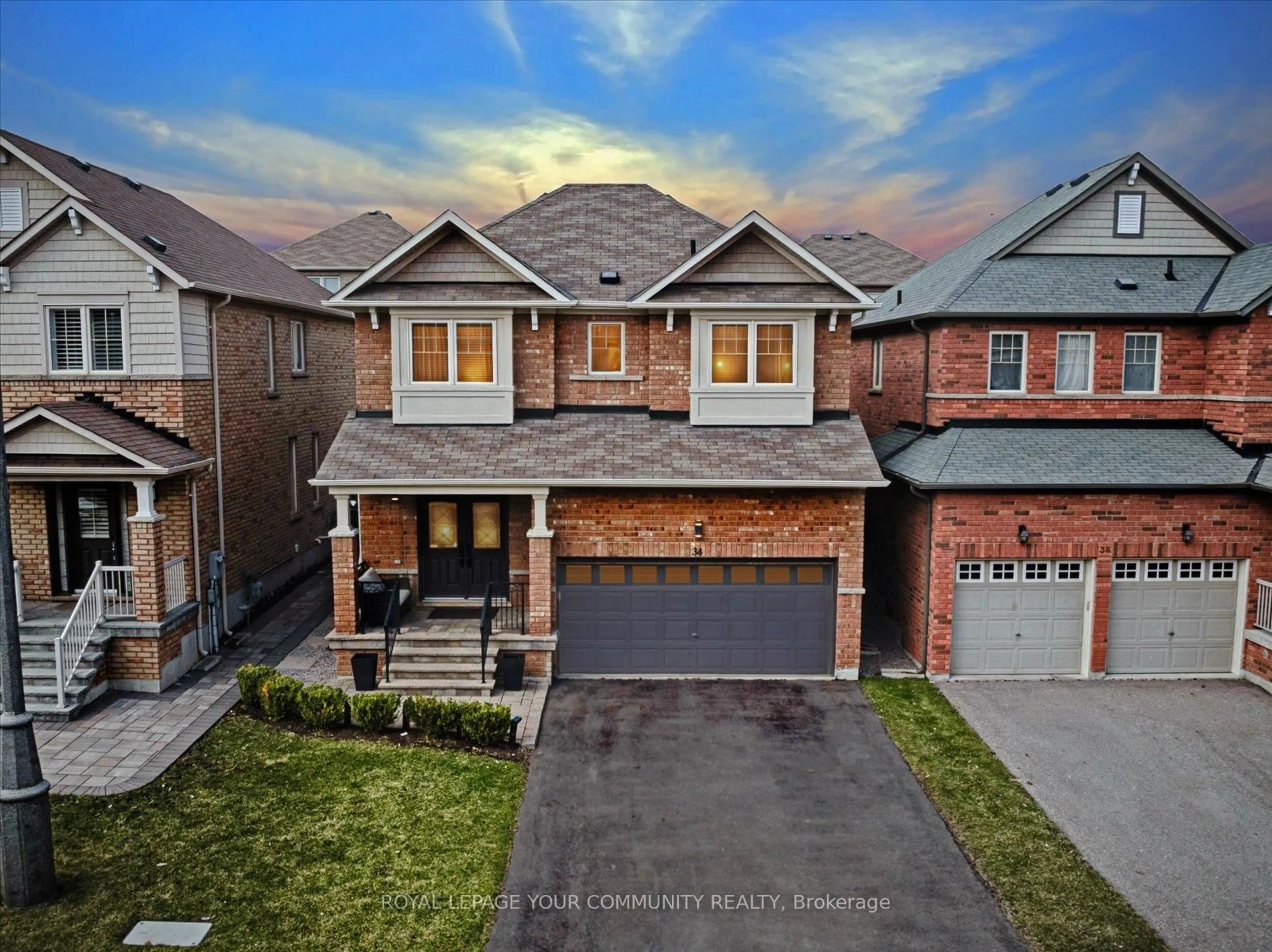 A pic from outside/outdoor area/front of a property/back of a property/a pic from drone, street for 34 Township Ave, Richmond Hill Ontario L4E 0J8