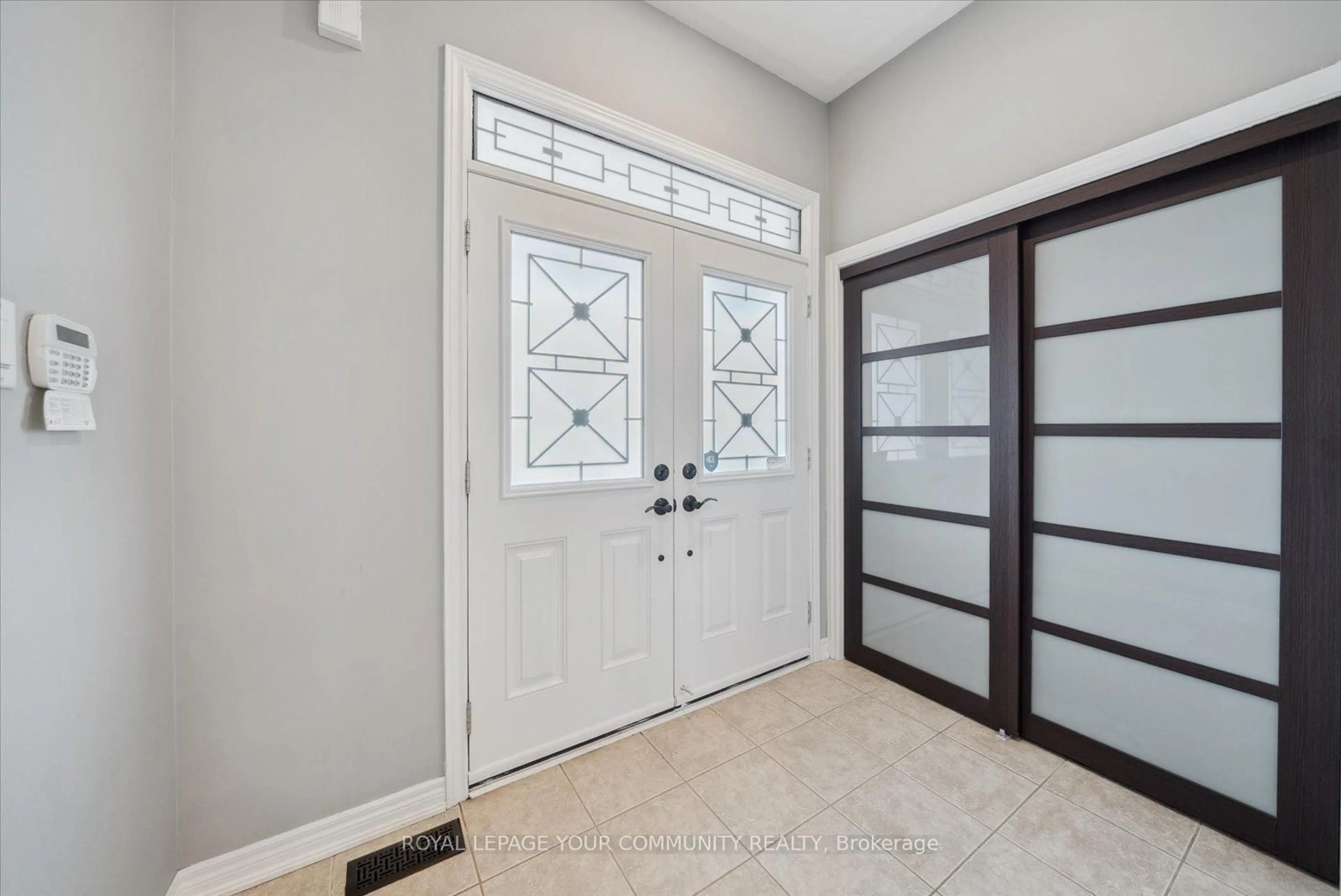 Indoor entryway for 34 Township Ave, Richmond Hill Ontario L4E 0J8