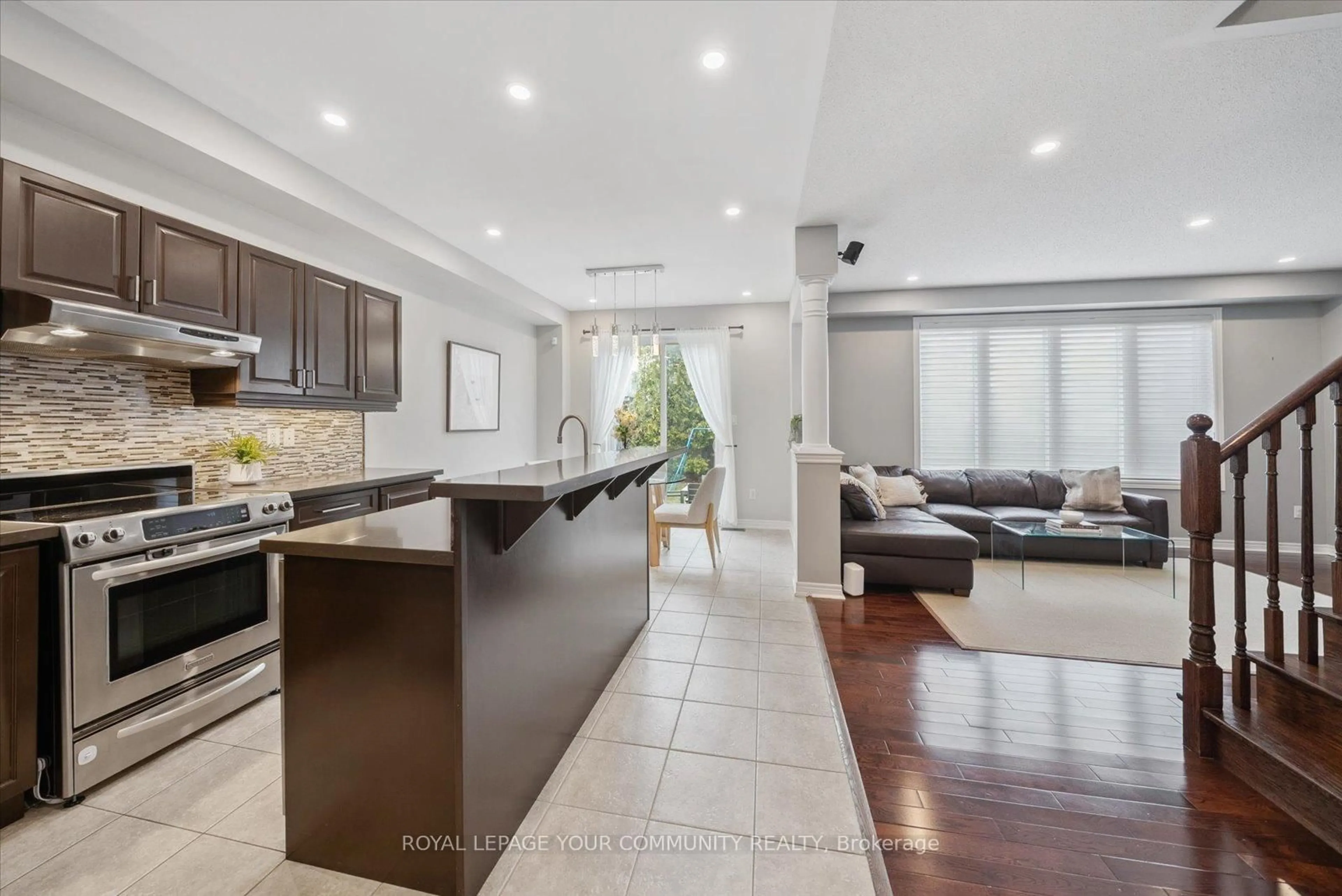 Open concept kitchen, ceramic/tile floor for 34 Township Ave, Richmond Hill Ontario L4E 0J8