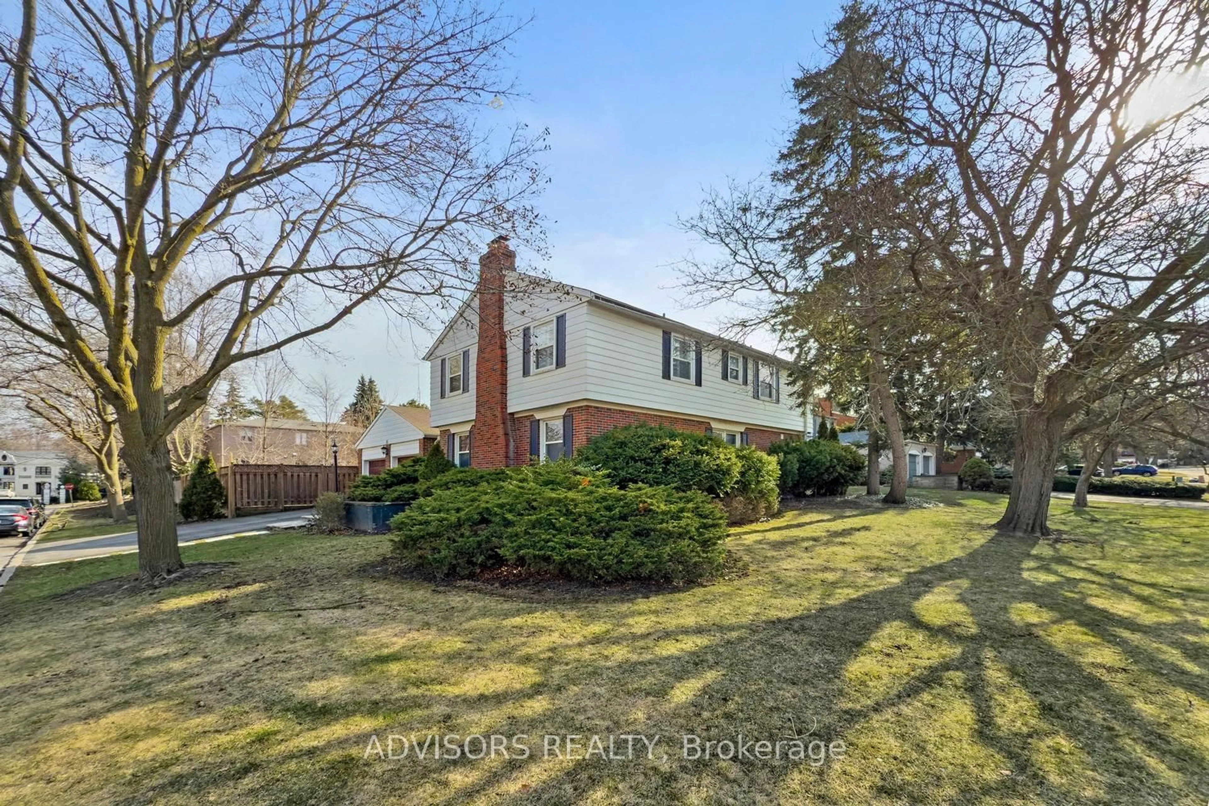 A pic from outside/outdoor area/front of a property/back of a property/a pic from drone, street for 15 Alcaine Crt, Markham Ontario L3T 2G8