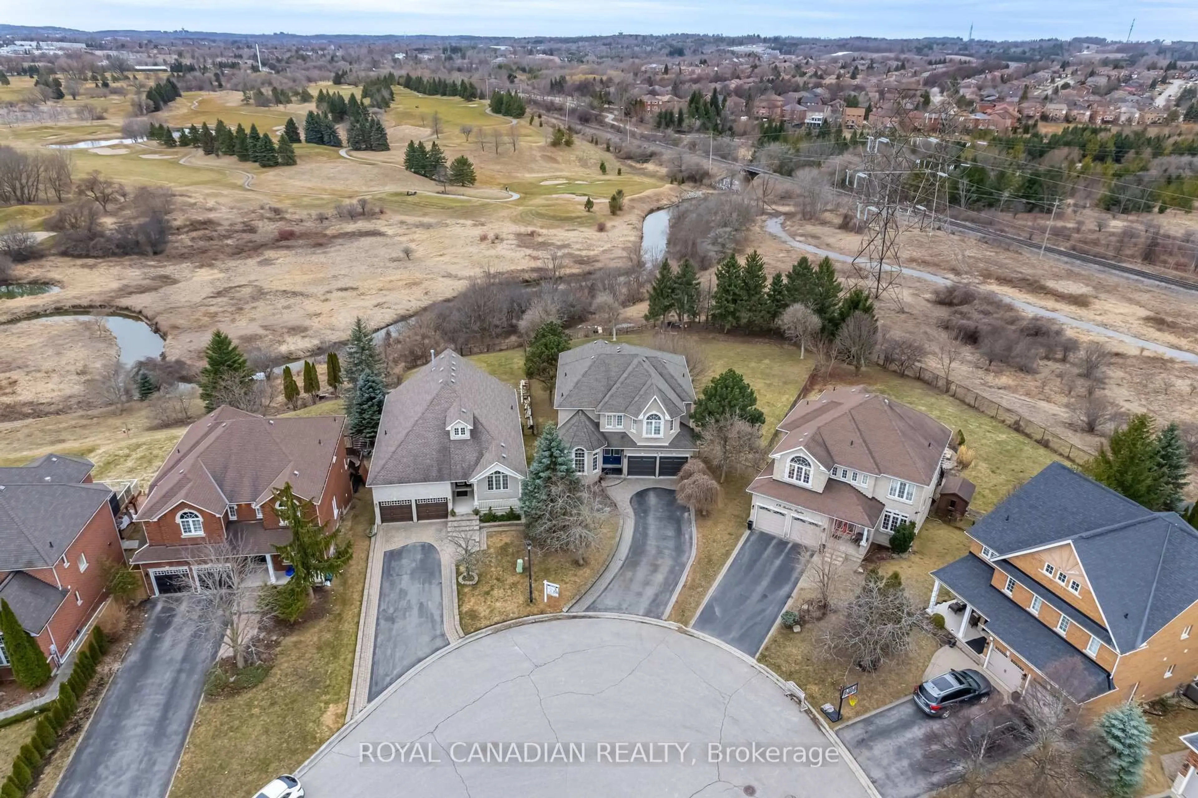 A pic from outside/outdoor area/front of a property/back of a property/a pic from drone, mountain view for 678 Madeline Hts, Newmarket Ontario L3X 2J7