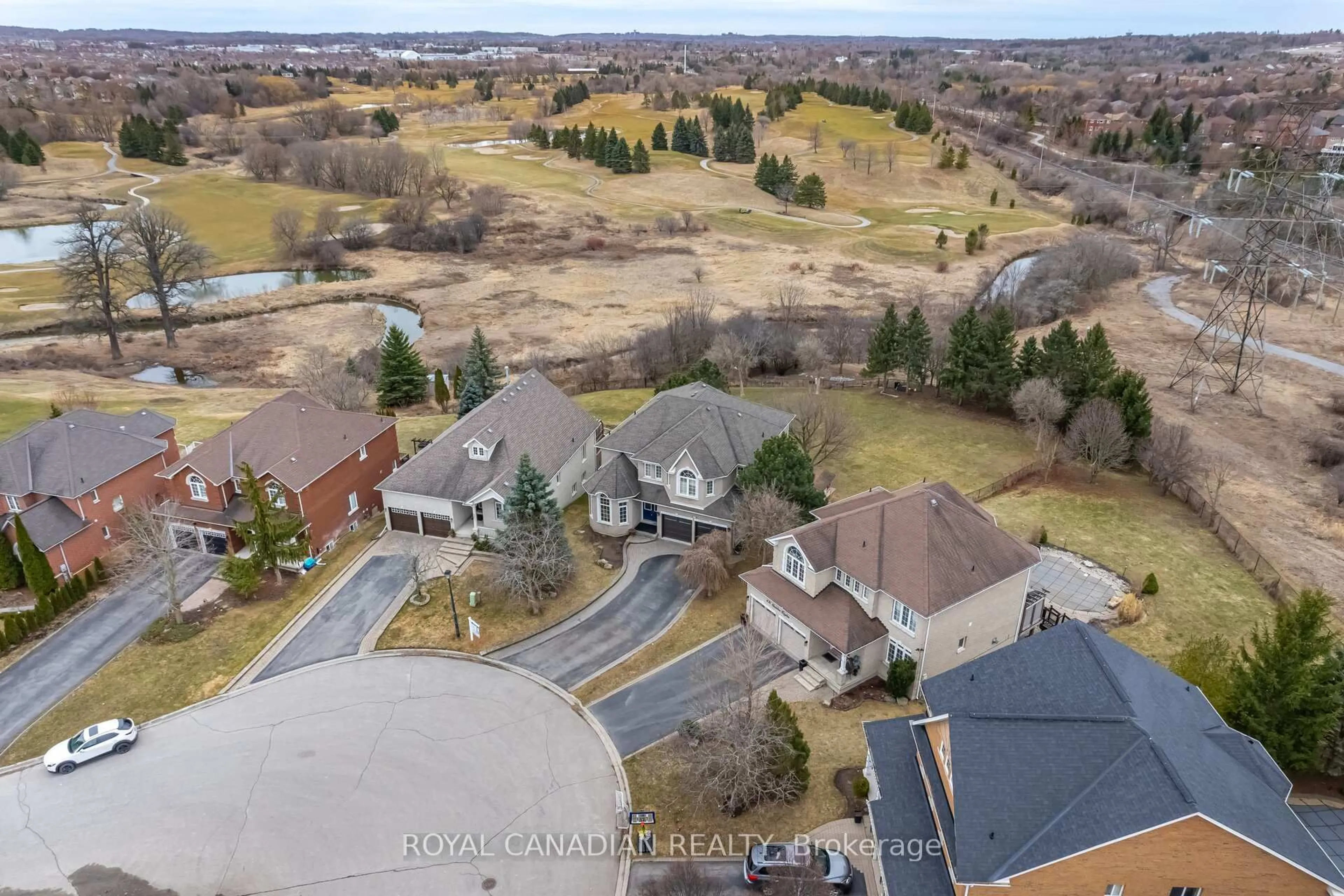 A pic from outside/outdoor area/front of a property/back of a property/a pic from drone, water/lake/river/ocean view for 678 Madeline Hts, Newmarket Ontario L3X 2J7