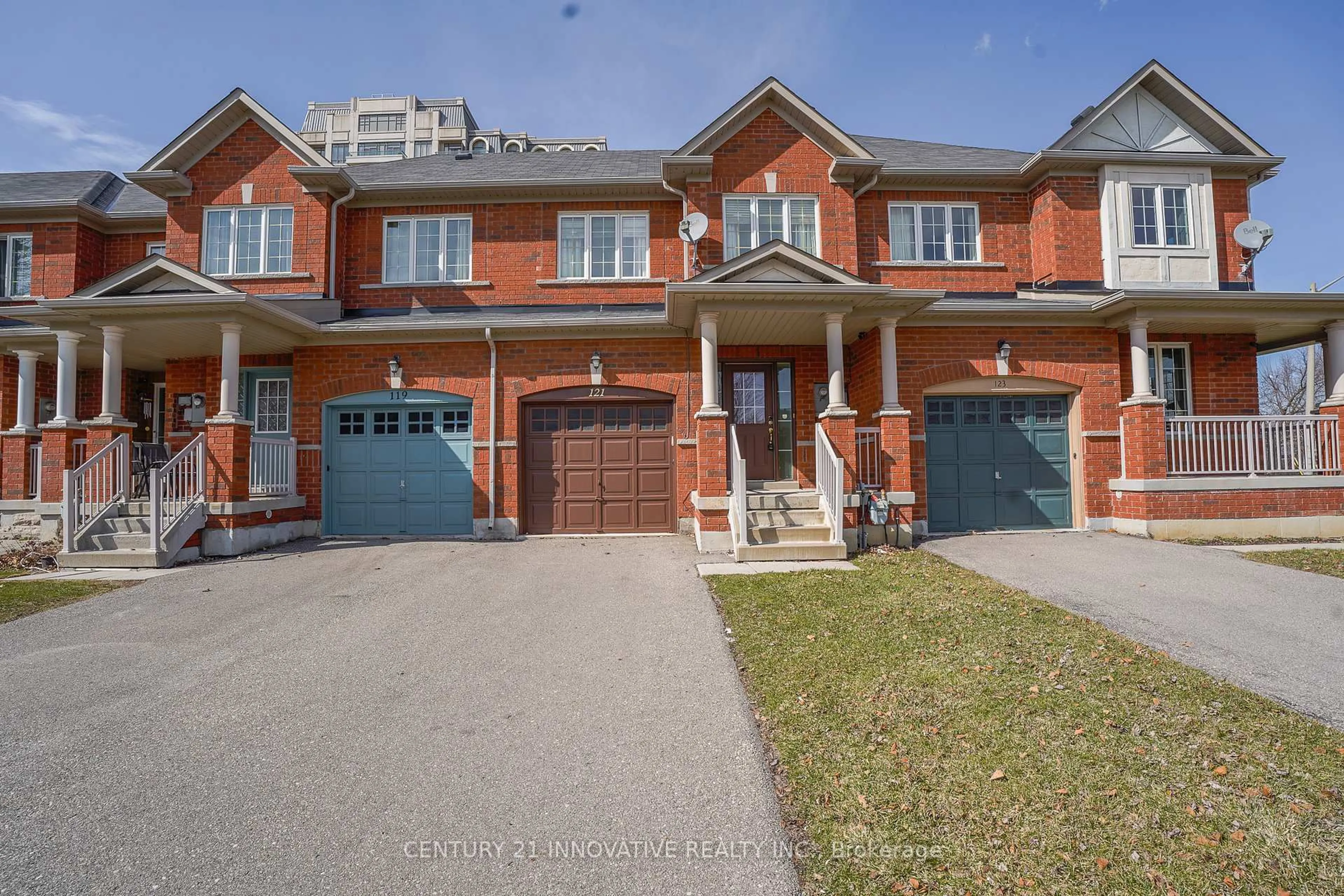 Home with brick exterior material, street for 121 Revelstoke Cres, Richmond Hill Ontario L4B 4T5