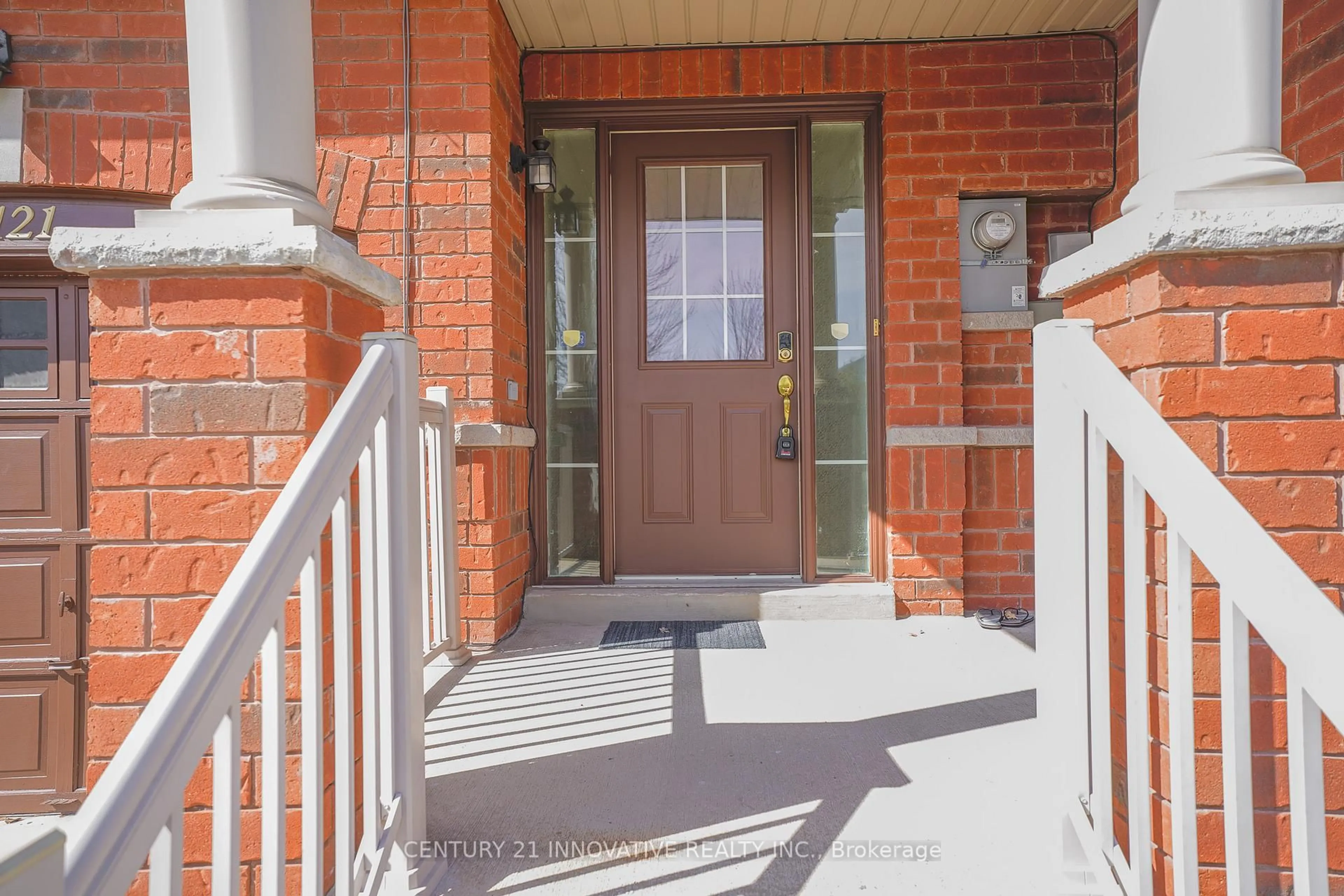 Indoor entryway for 121 Revelstoke Cres, Richmond Hill Ontario L4B 4T5