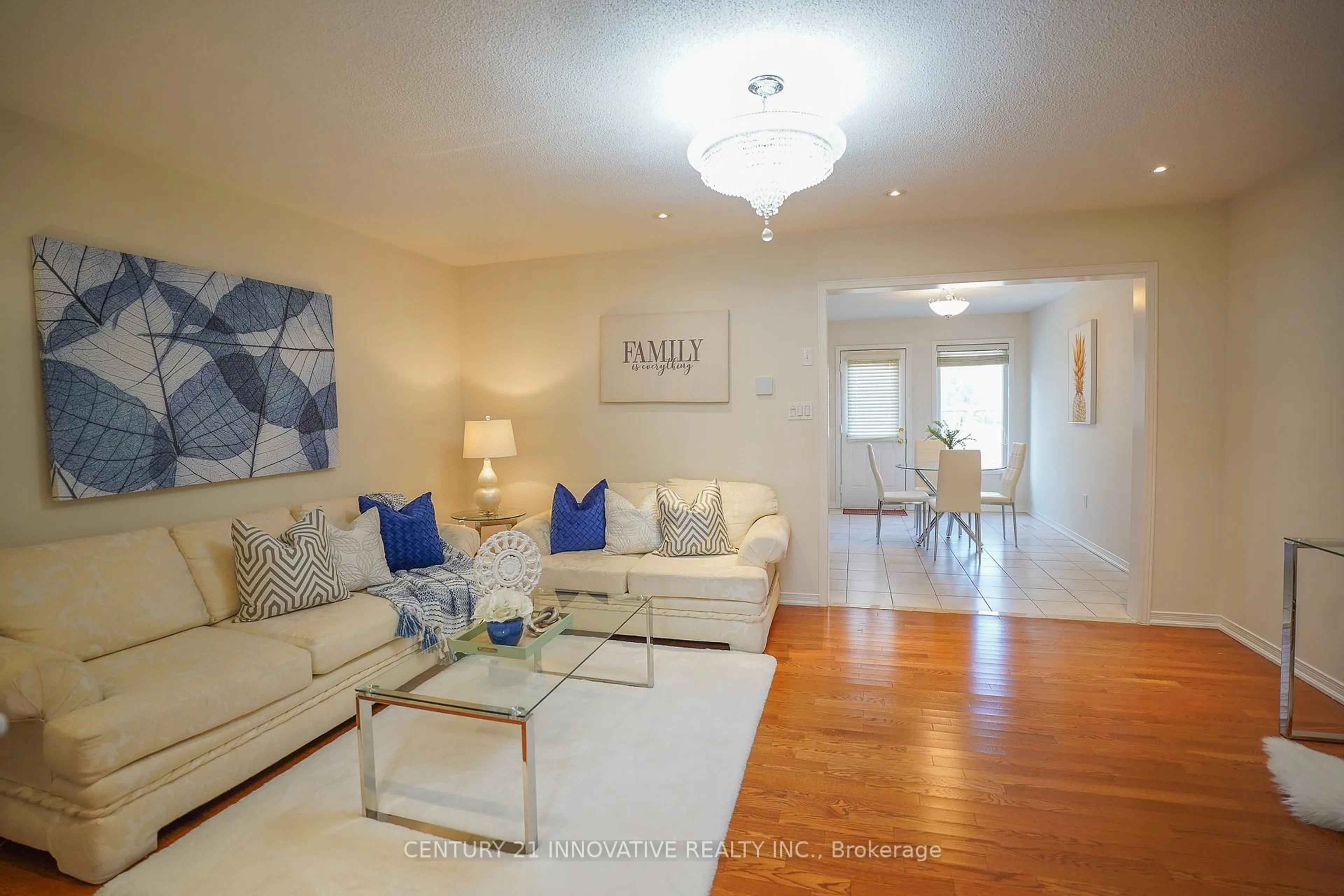 Living room with furniture, unknown for 121 Revelstoke Cres, Richmond Hill Ontario L4B 4T5