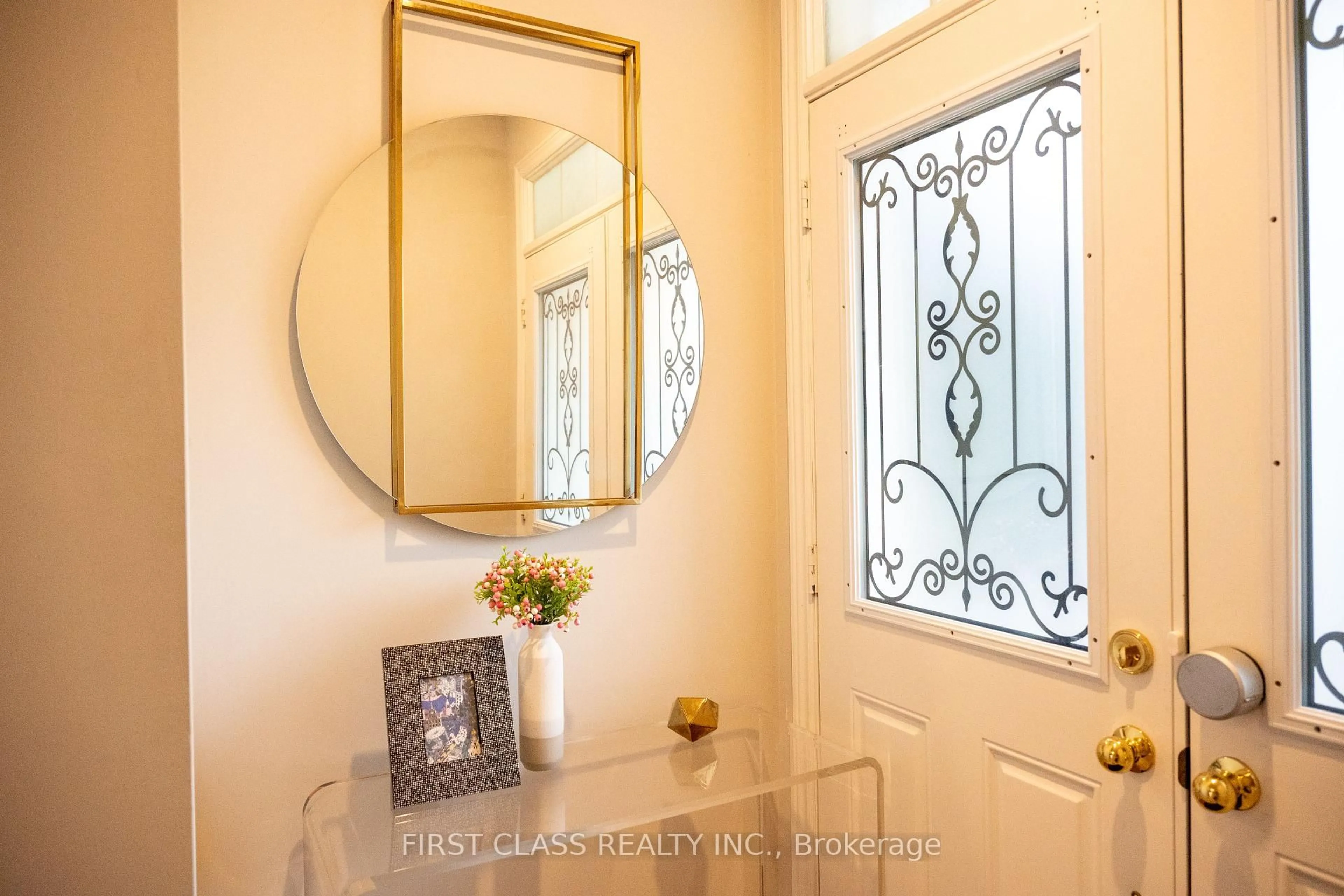 Indoor entryway for 27 Spring Arbour Rd, Vaughan Ontario L4J 0B7