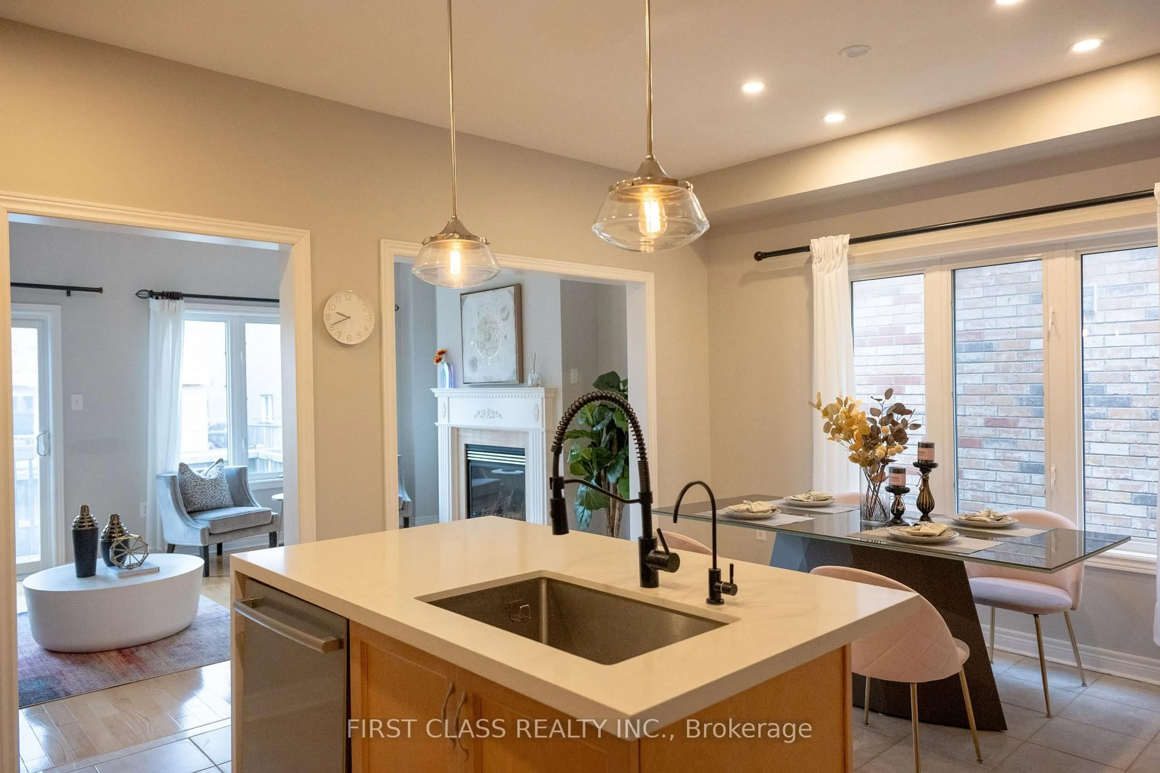 Open concept kitchen, ceramic/tile floor for 27 Spring Arbour Rd, Vaughan Ontario L4J 0B7