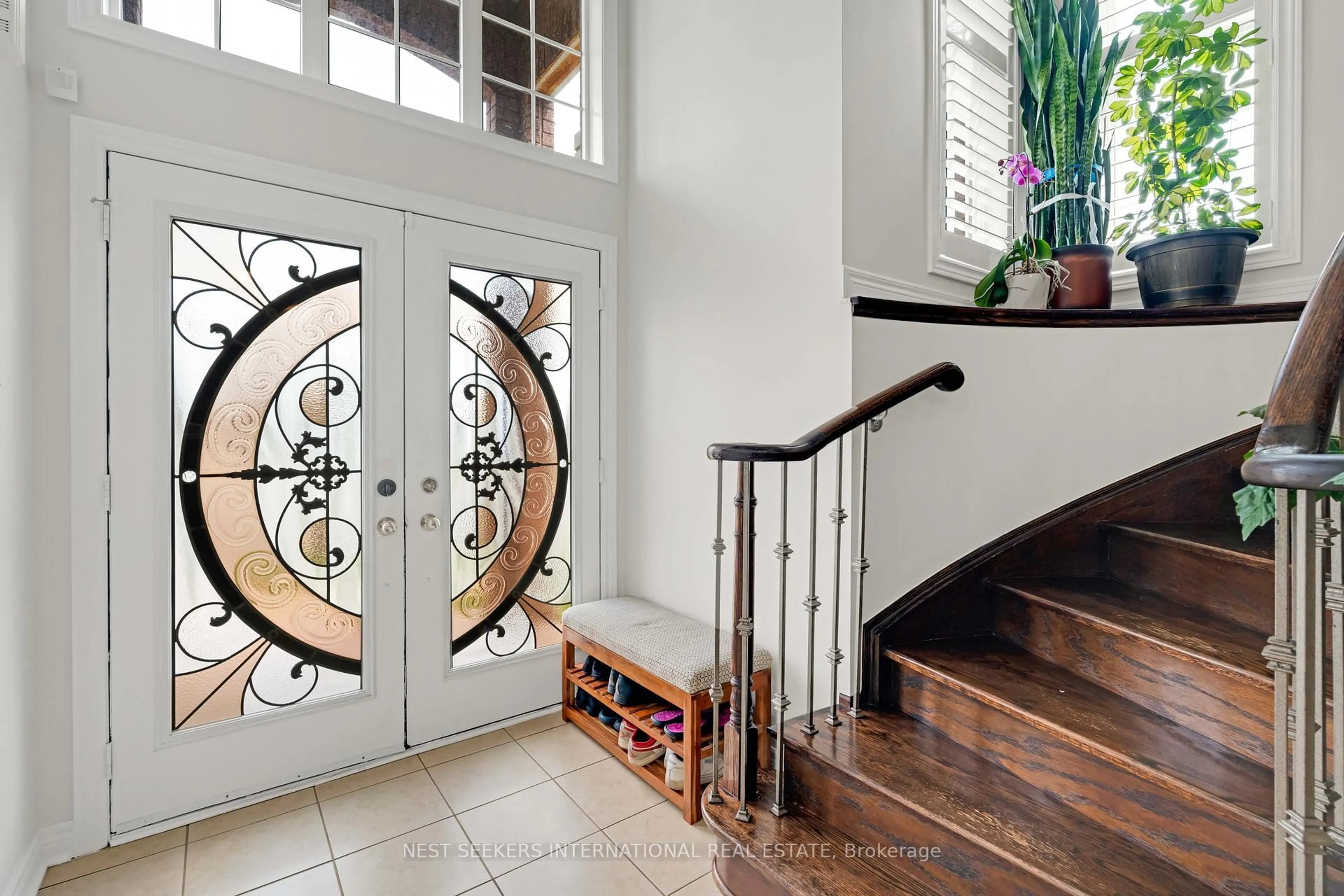 Indoor entryway for 380 Vellore Park Ave, Vaughan Ontario L4H 0E5