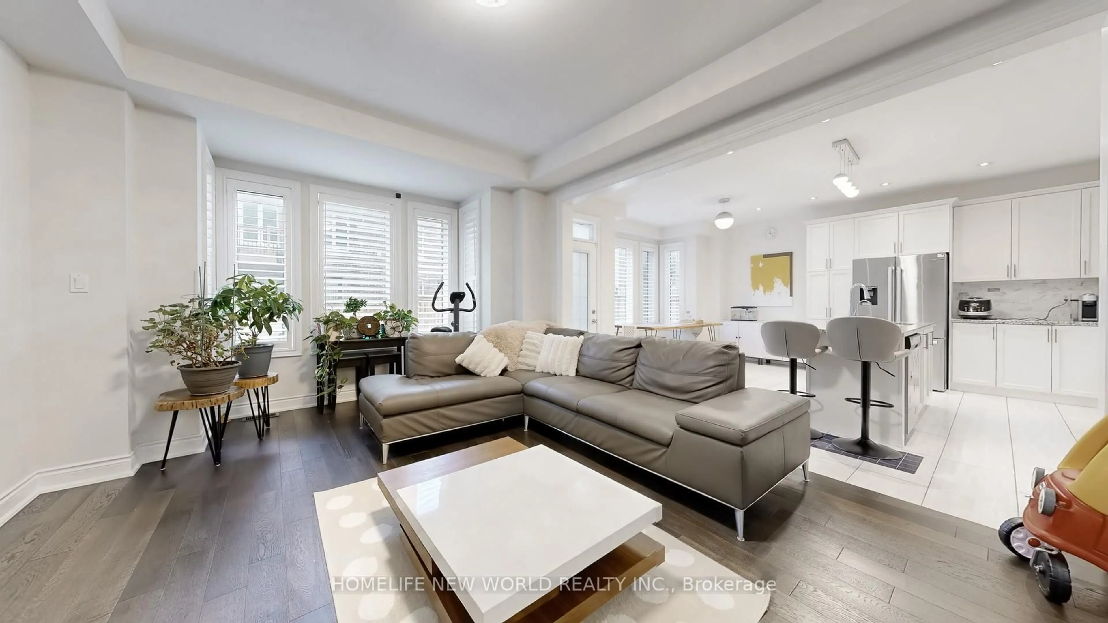 Living room with furniture, unknown for 50 Ben Sinclair Ave, East Gwillimbury Ontario L9N 0S2