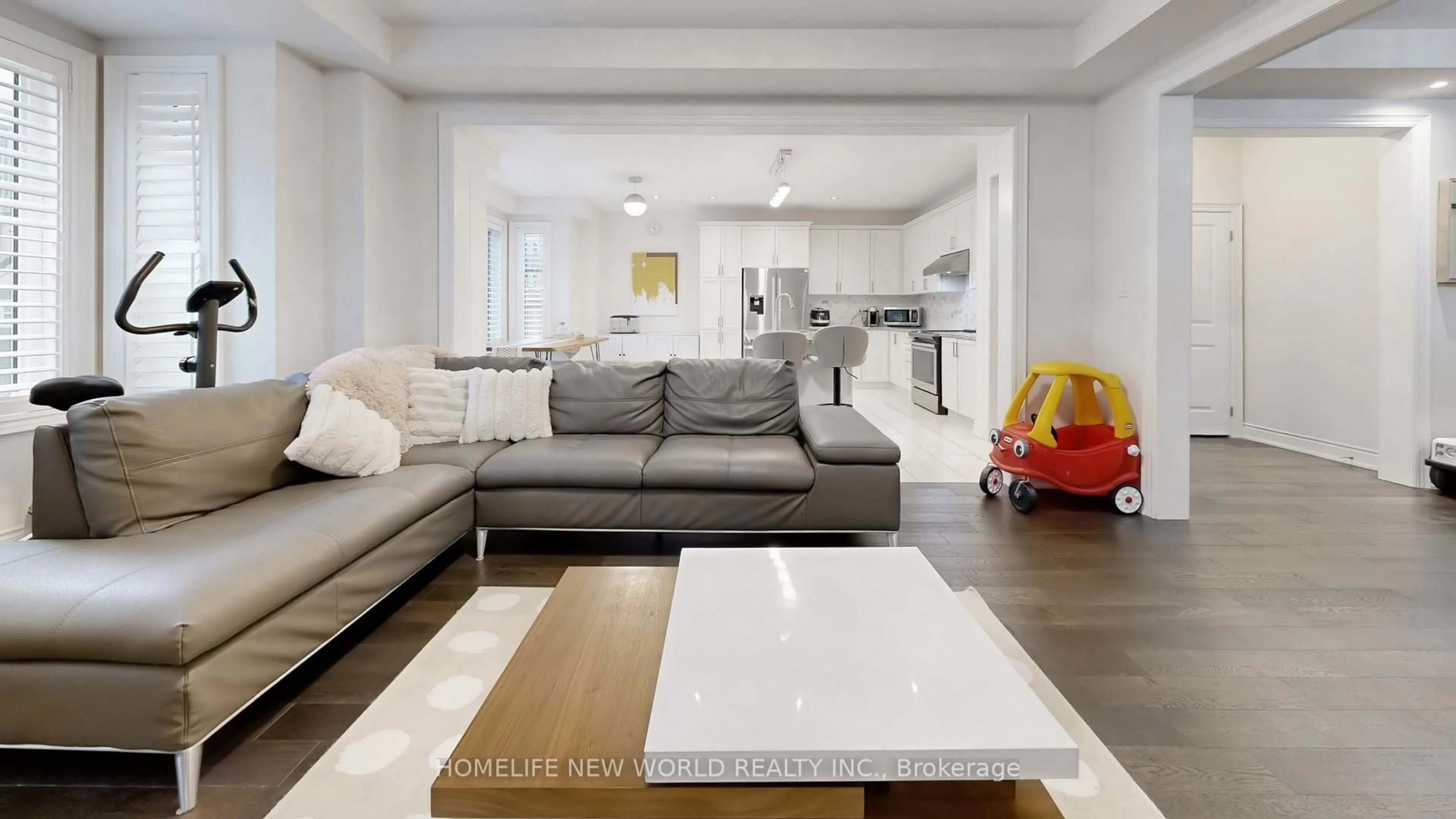 Living room with furniture, unknown for 50 Ben Sinclair Ave, East Gwillimbury Ontario L9N 0S2