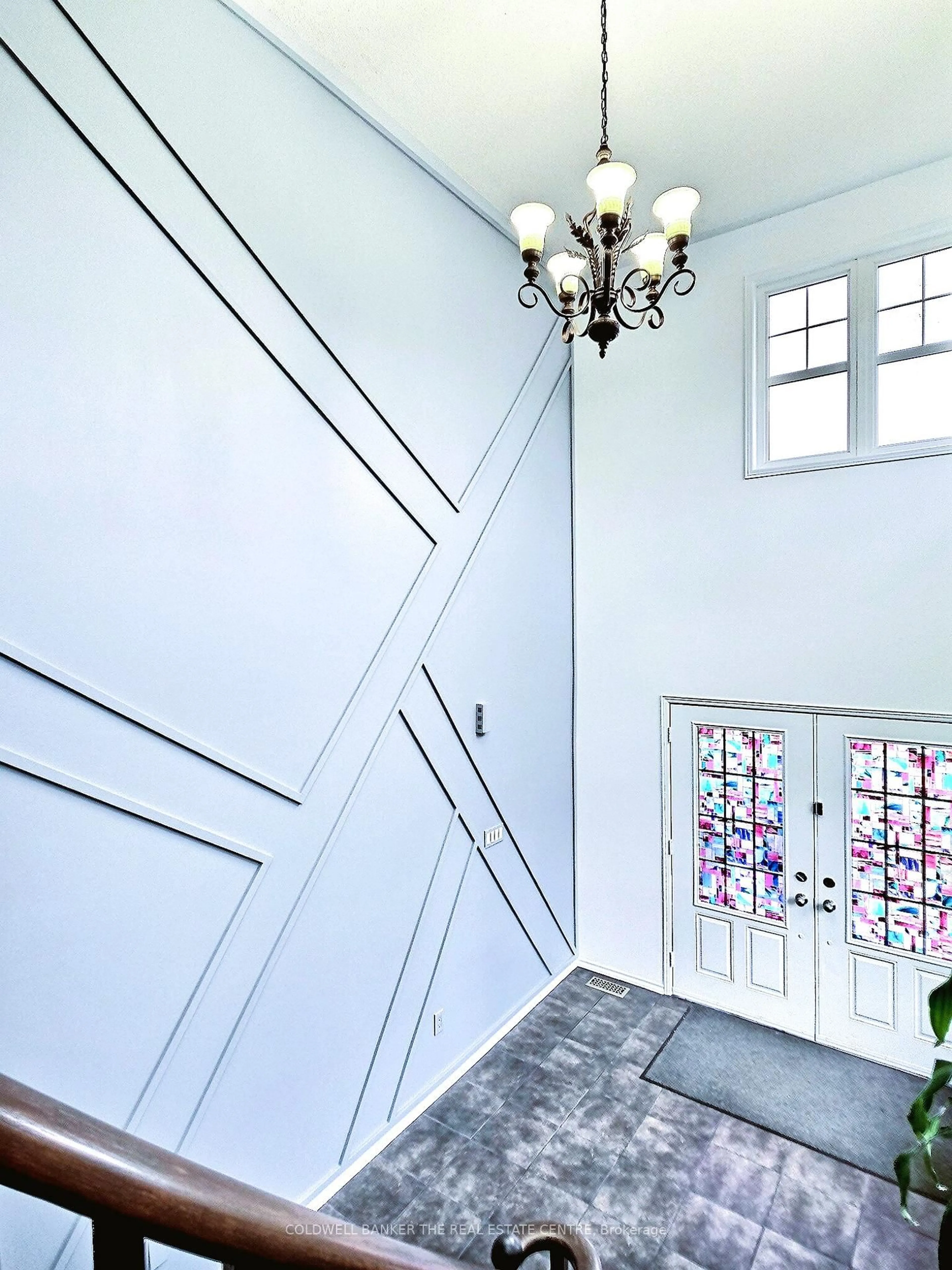 Indoor entryway for 1 Rutherford Rd, Bradford West Gwillimbury Ontario L3Z 0A5