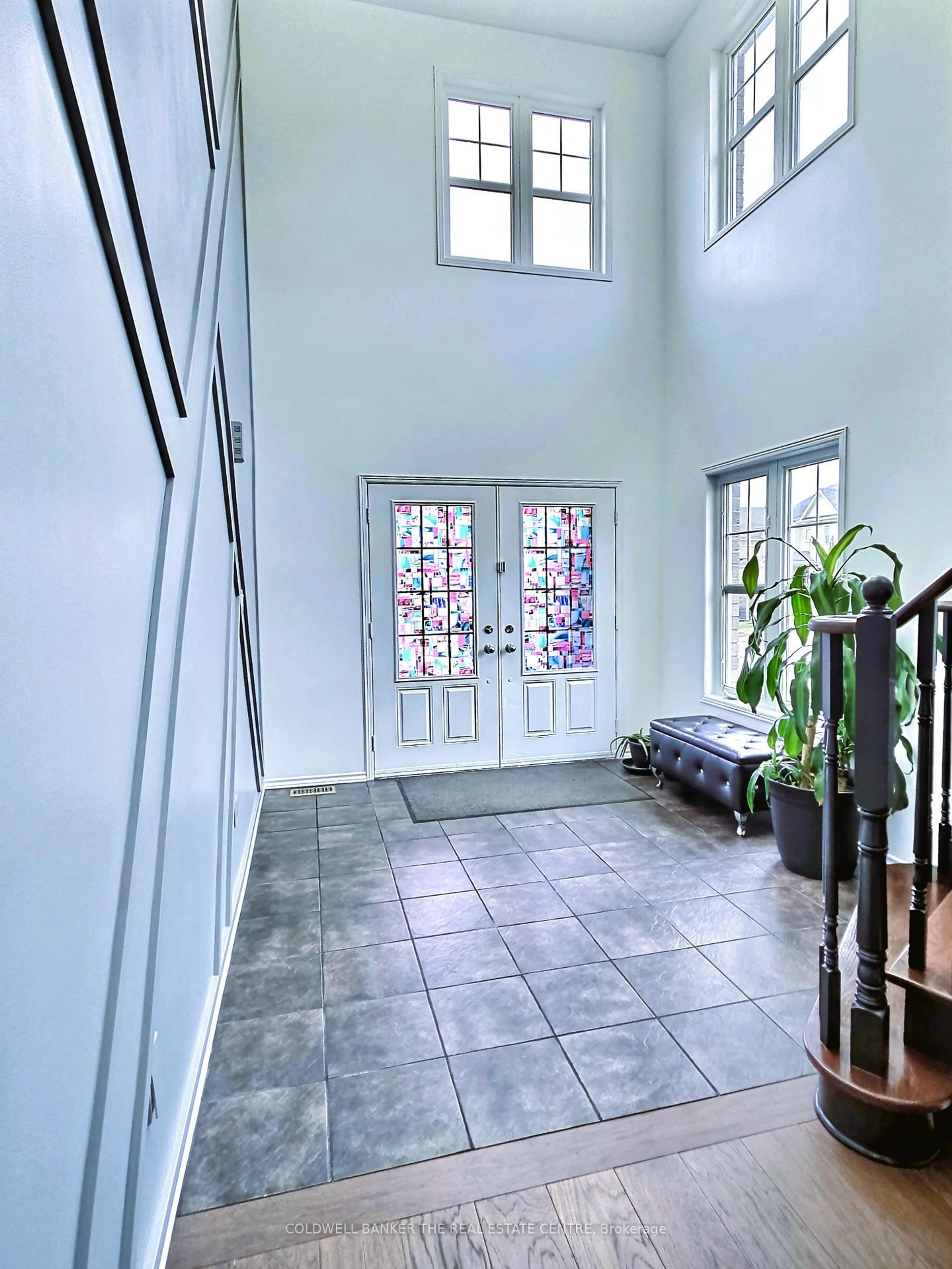 Indoor foyer for 1 Rutherford Rd, Bradford West Gwillimbury Ontario L3Z 0A5