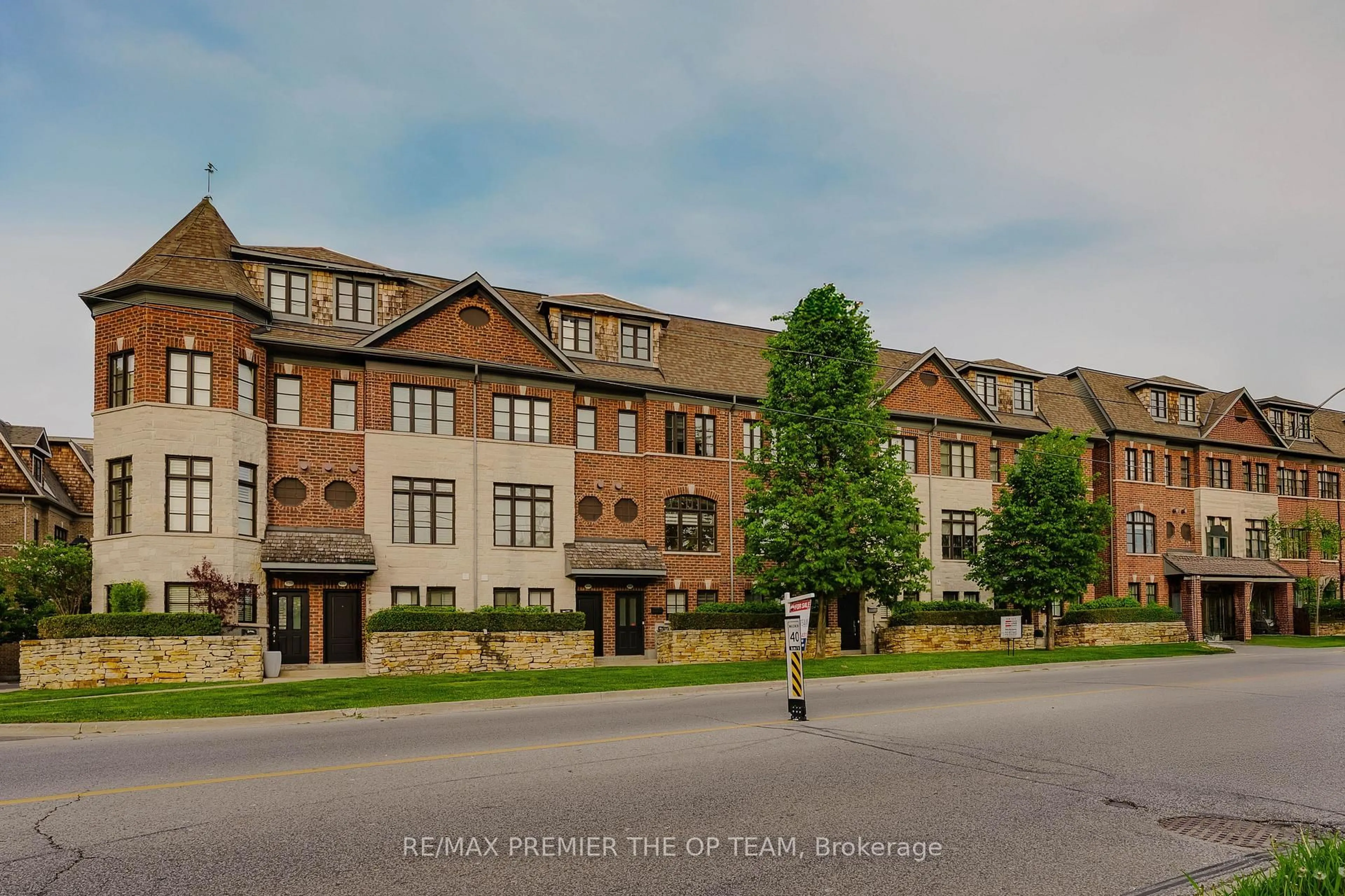 A pic from outside/outdoor area/front of a property/back of a property/a pic from drone, street for 8347 Kipling Ave #4, Vaughan Ontario L7C 1P3