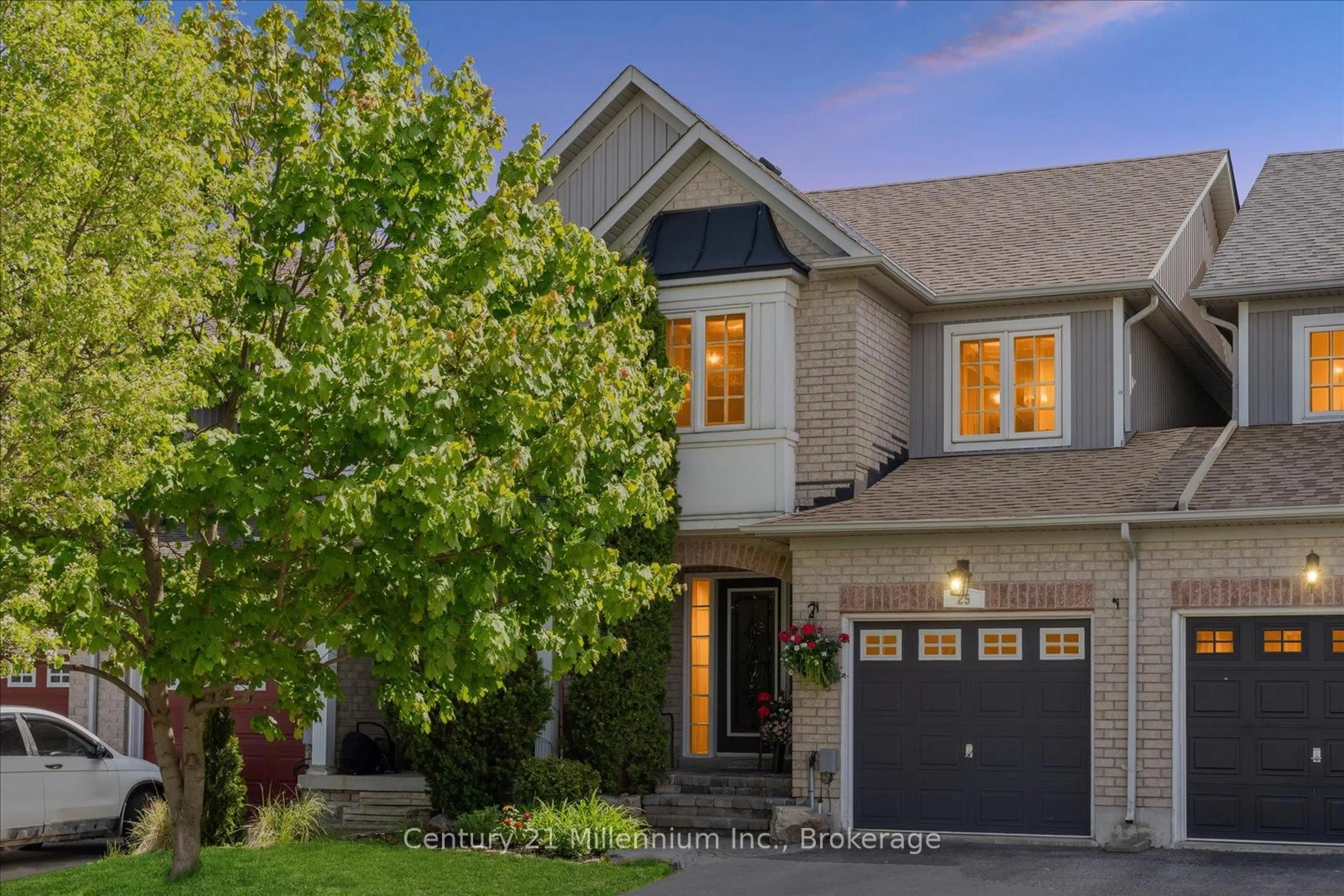 Home with brick exterior material, street for 25 Hammill Hts, East Gwillimbury Ontario L0G 1M0