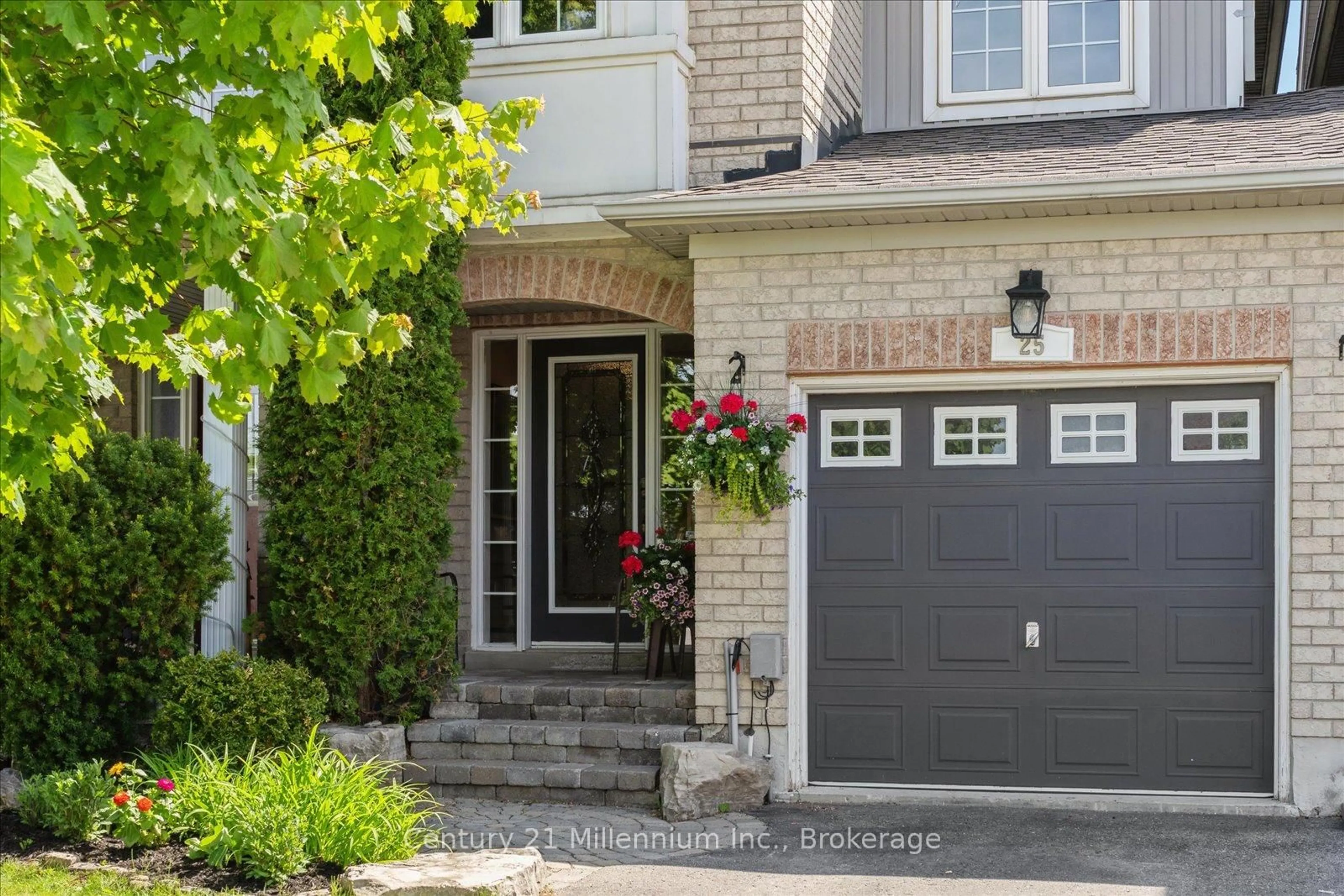 Home with brick exterior material, street for 25 Hammill Hts, East Gwillimbury Ontario L0G 1M0