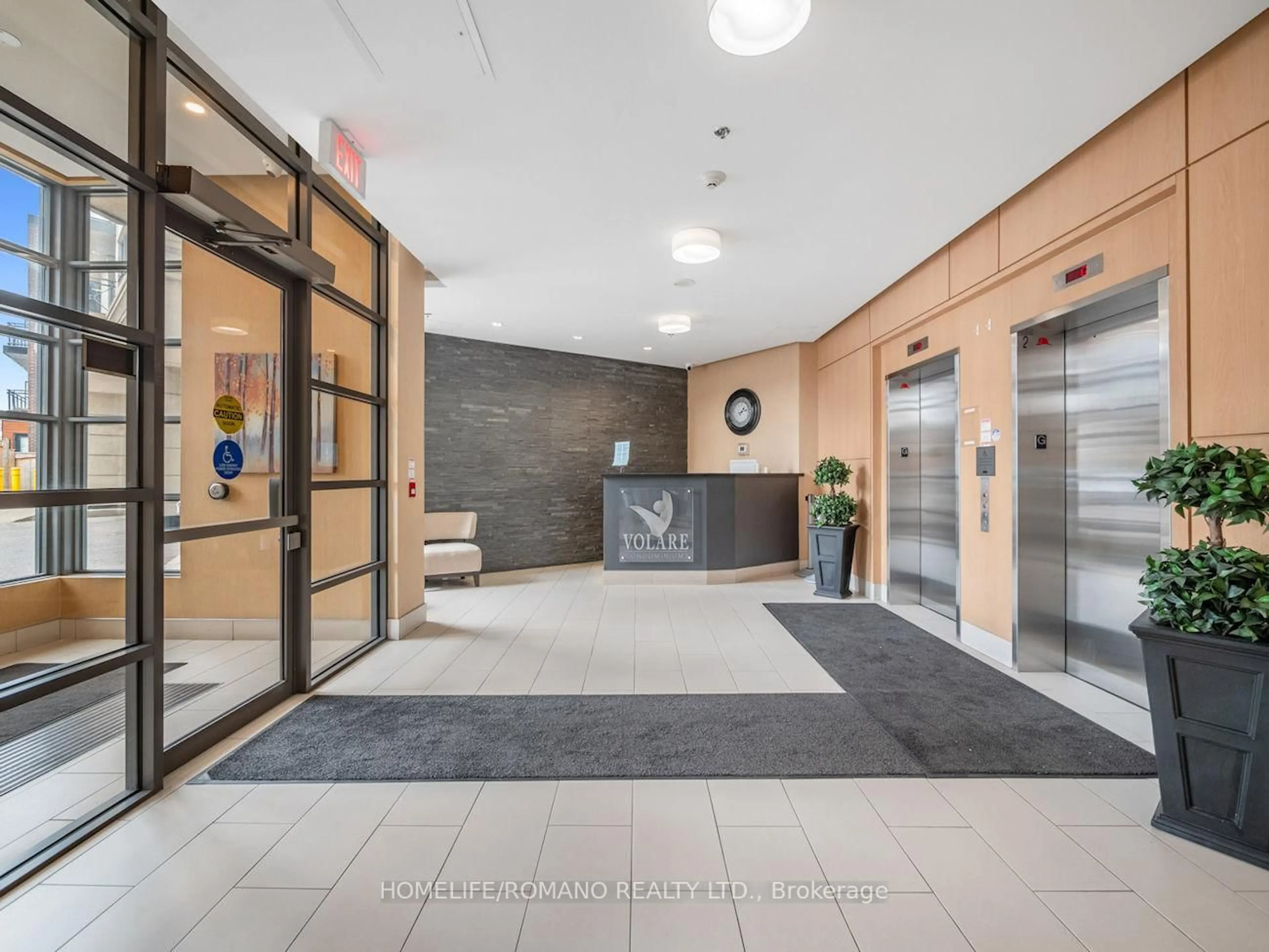 Indoor foyer for 7730 Kipling Ave #1104, Vaughan Ontario L4L 1Y9