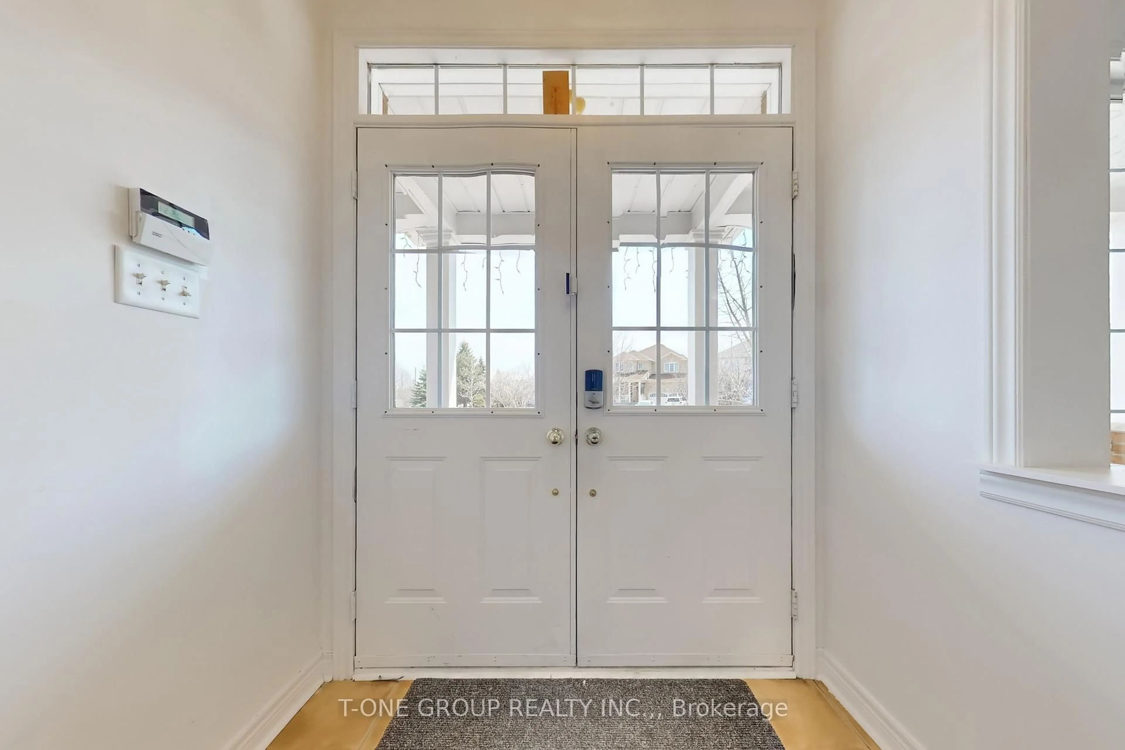 Indoor entryway for 28 Misty Crt, Markham Ontario L6E 1K9