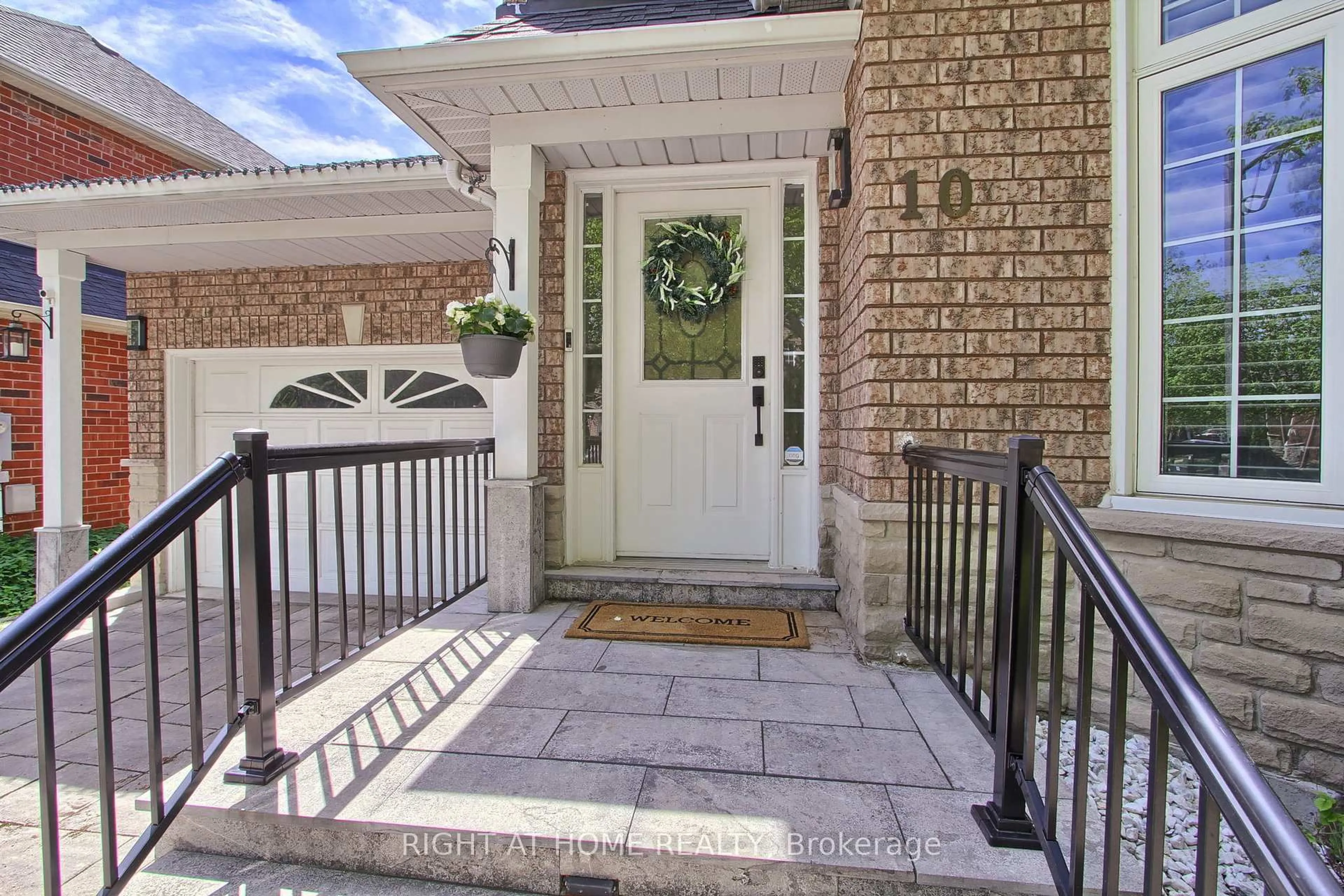 Indoor entryway for 10 Juneberry Ave, Markham Ontario L3S 4B1
