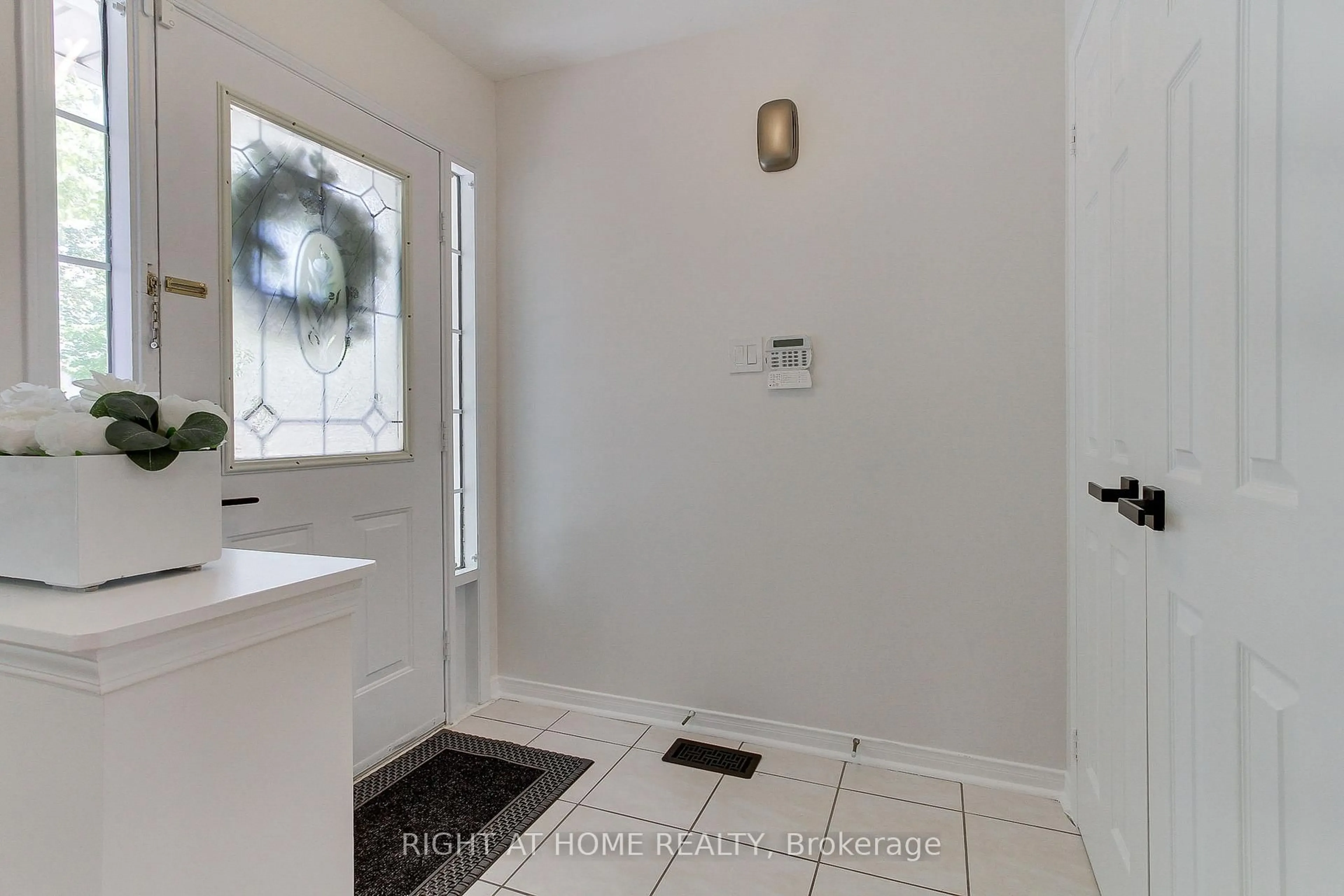 Unknown for 10 Juneberry Ave, Markham Ontario L3S 4B1