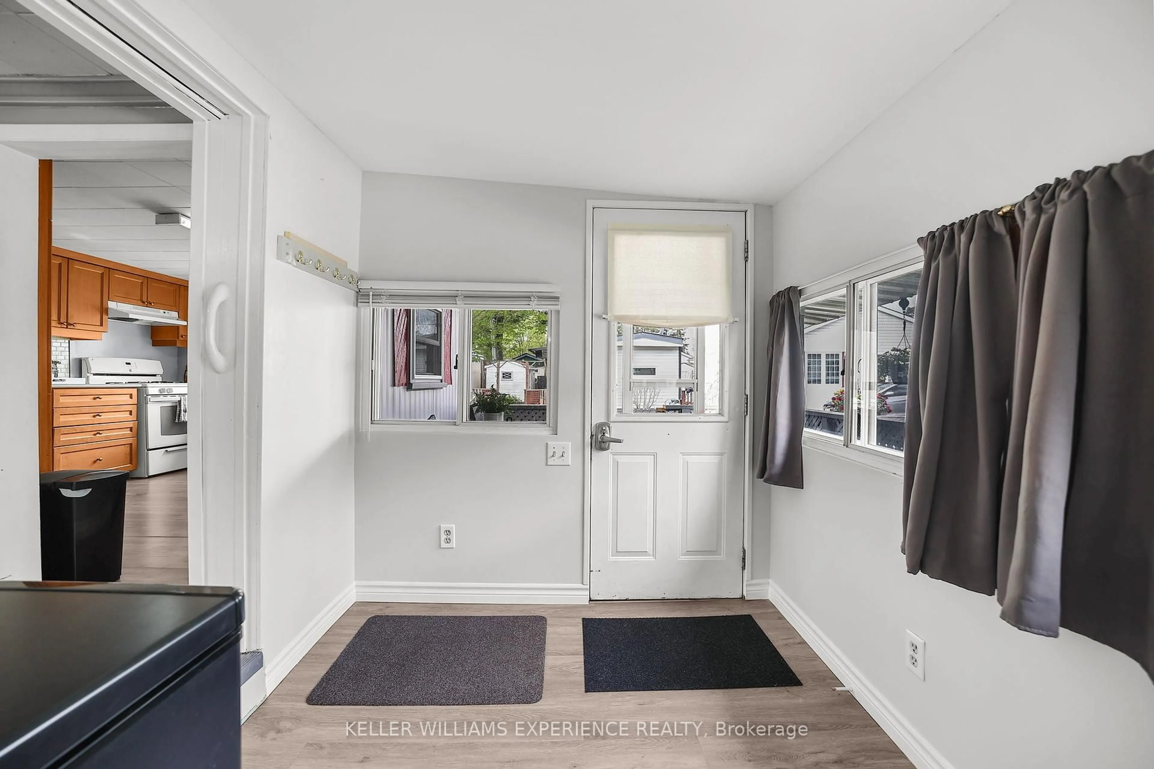 Indoor entryway for 16 SECOND St, Essa Ontario L3W 0L4