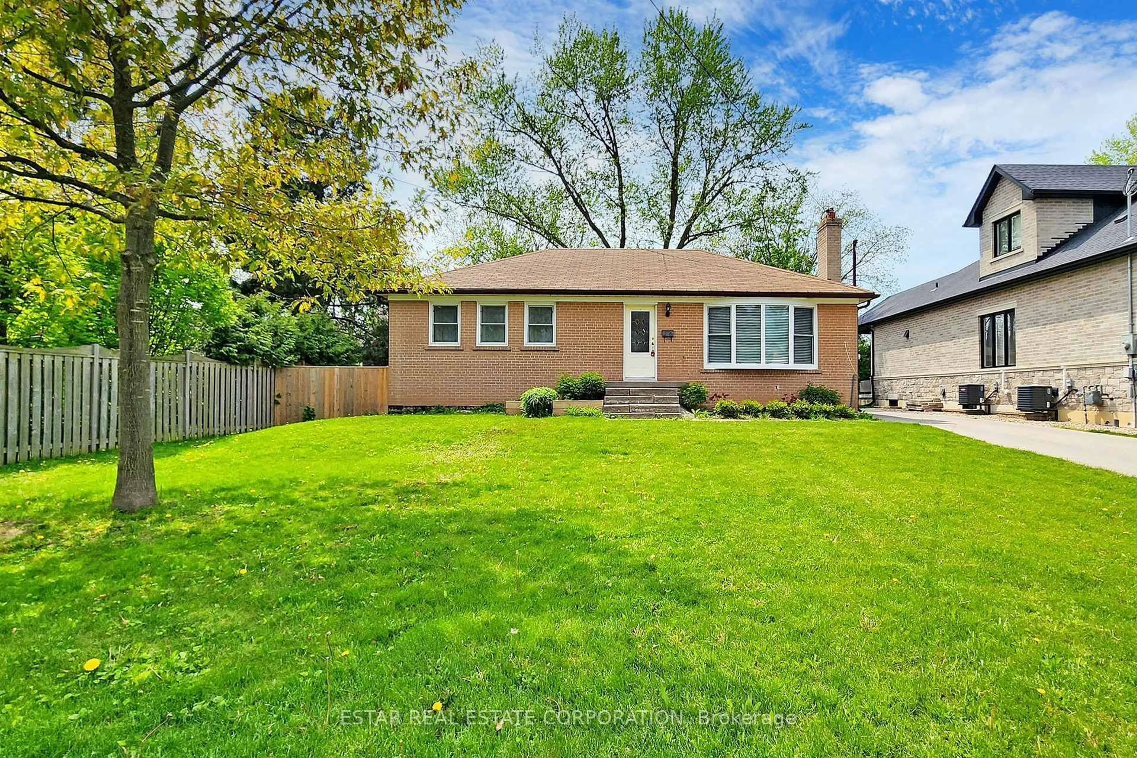 Home with brick exterior material, street for 26 Elm St, Markham Ontario L3P 2V5
