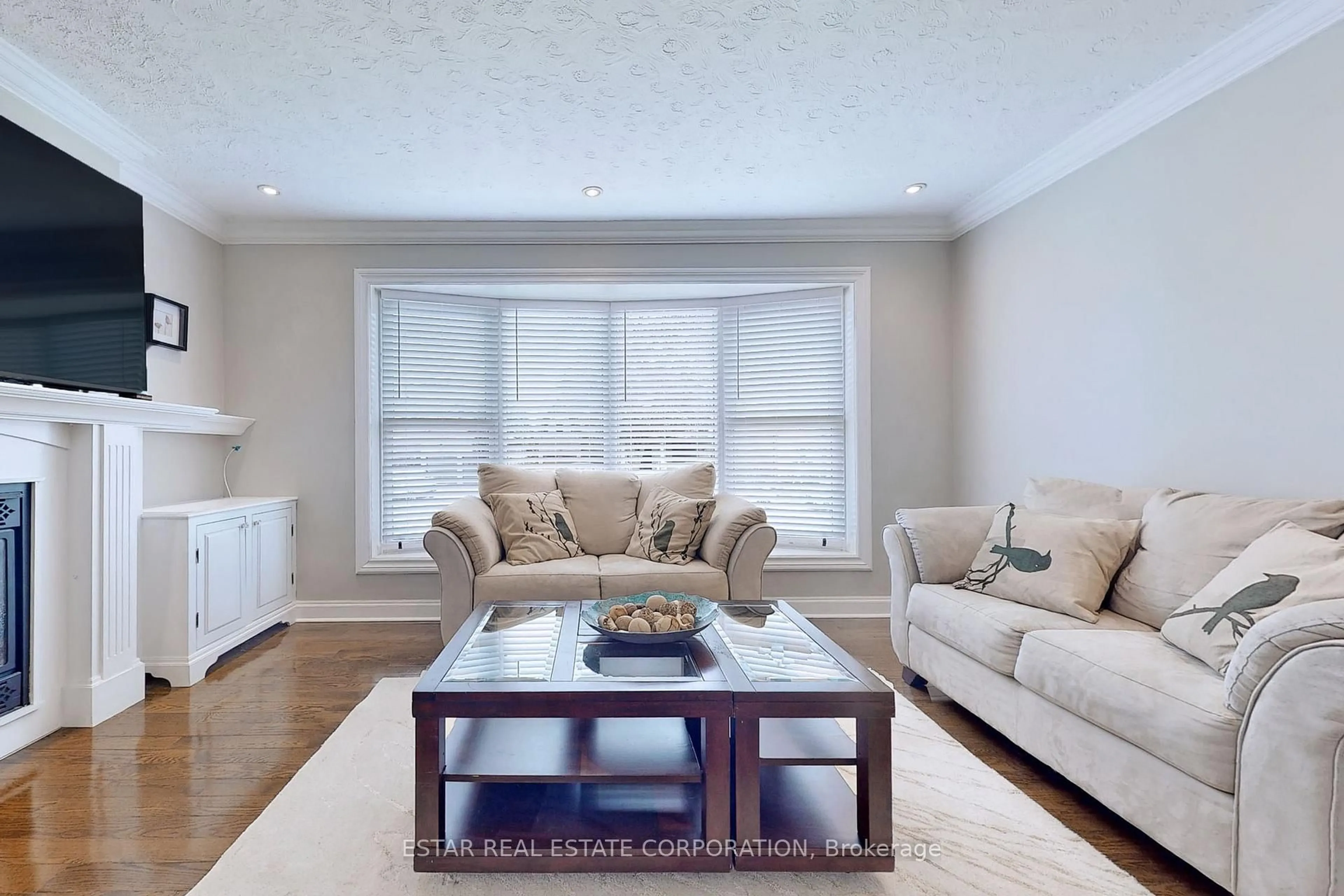 Living room with furniture, wood/laminate floor for 26 Elm St, Markham Ontario L3P 2V5