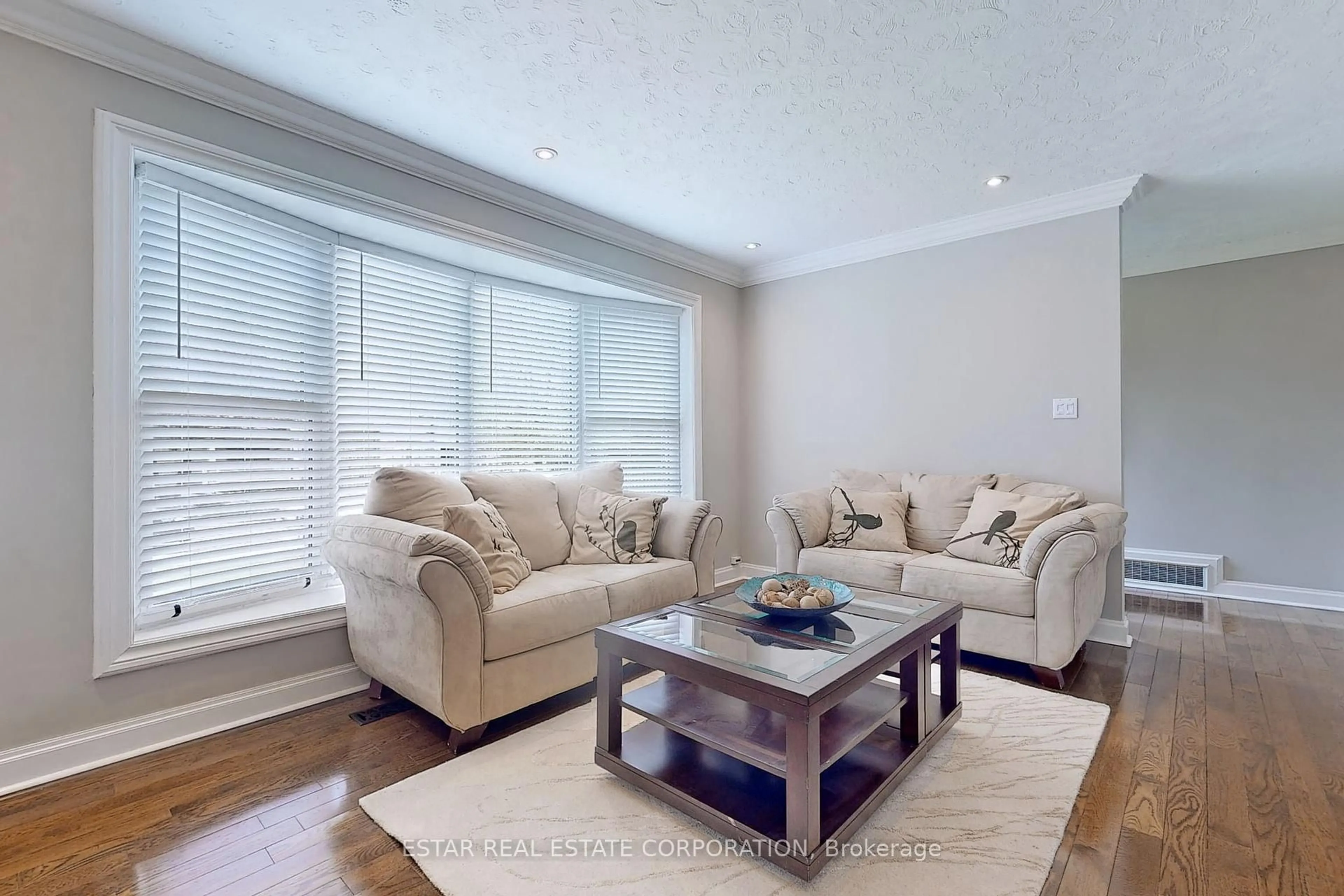Living room with furniture, unknown for 26 Elm St, Markham Ontario L3P 2V5