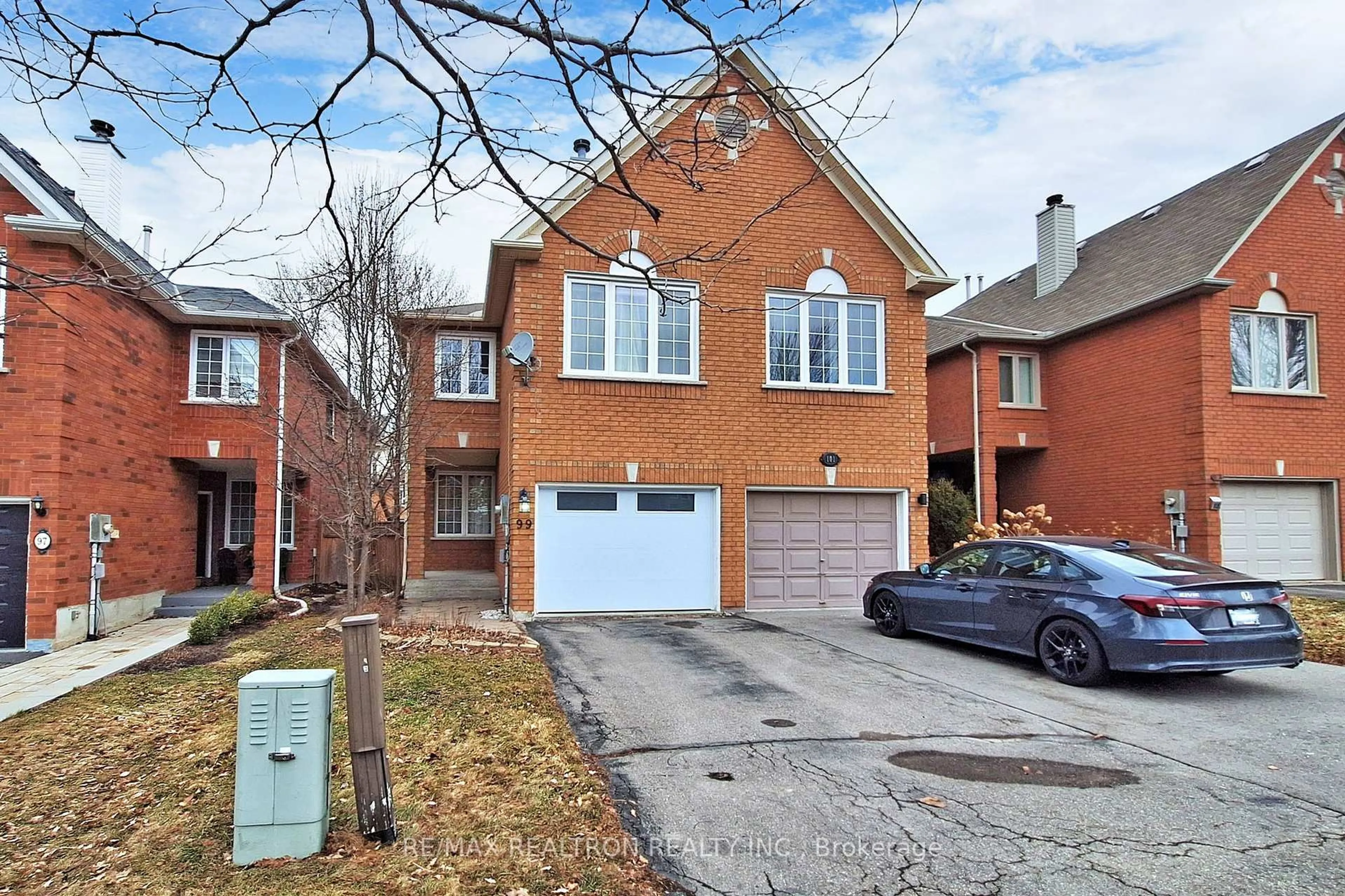 Home with brick exterior material, street for 99 Widdifield Ave, Newmarket Ontario L3X 1Z3
