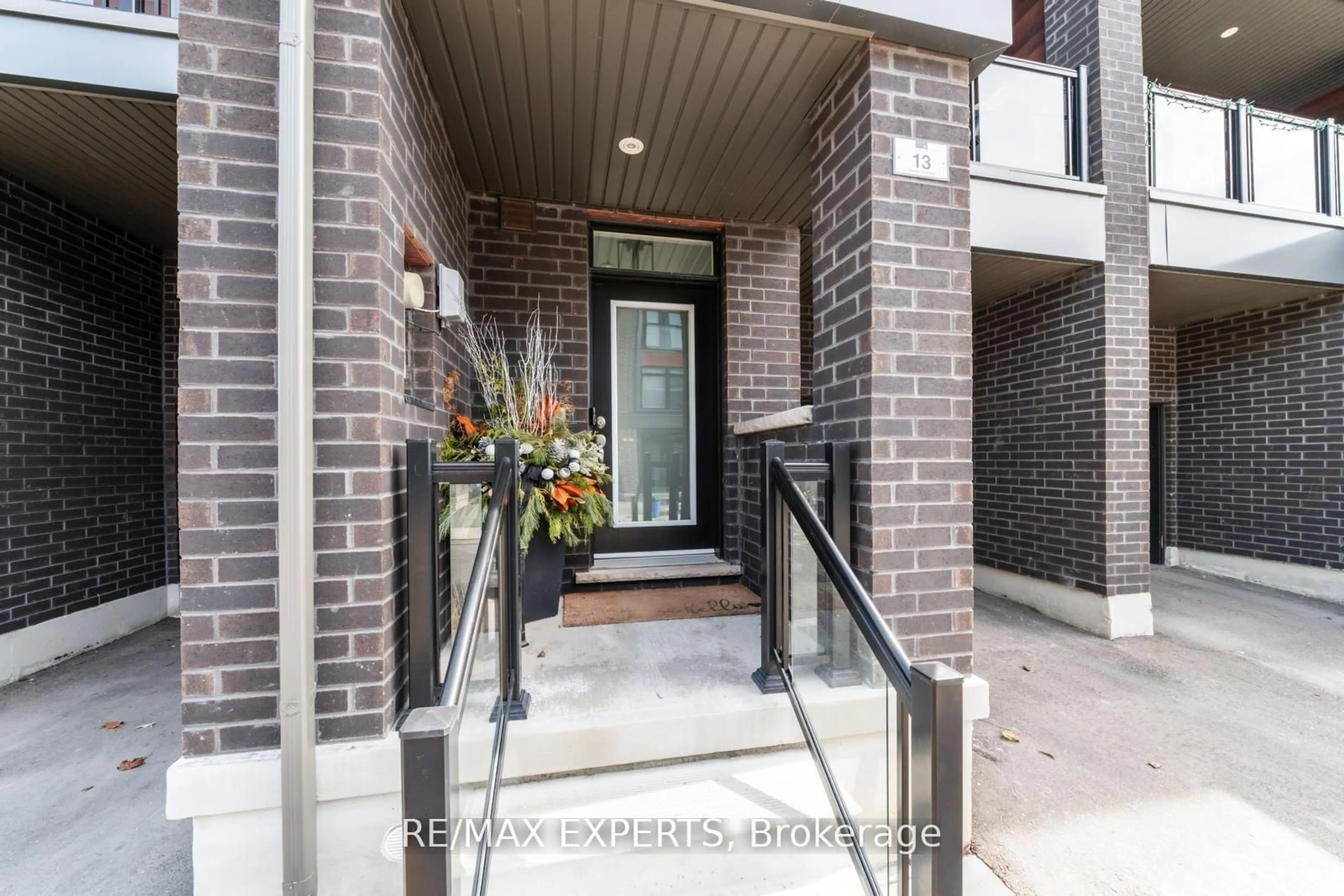 Indoor entryway for 13 Shatner Turnabout Cres, Vaughan Ontario L4L 0M4