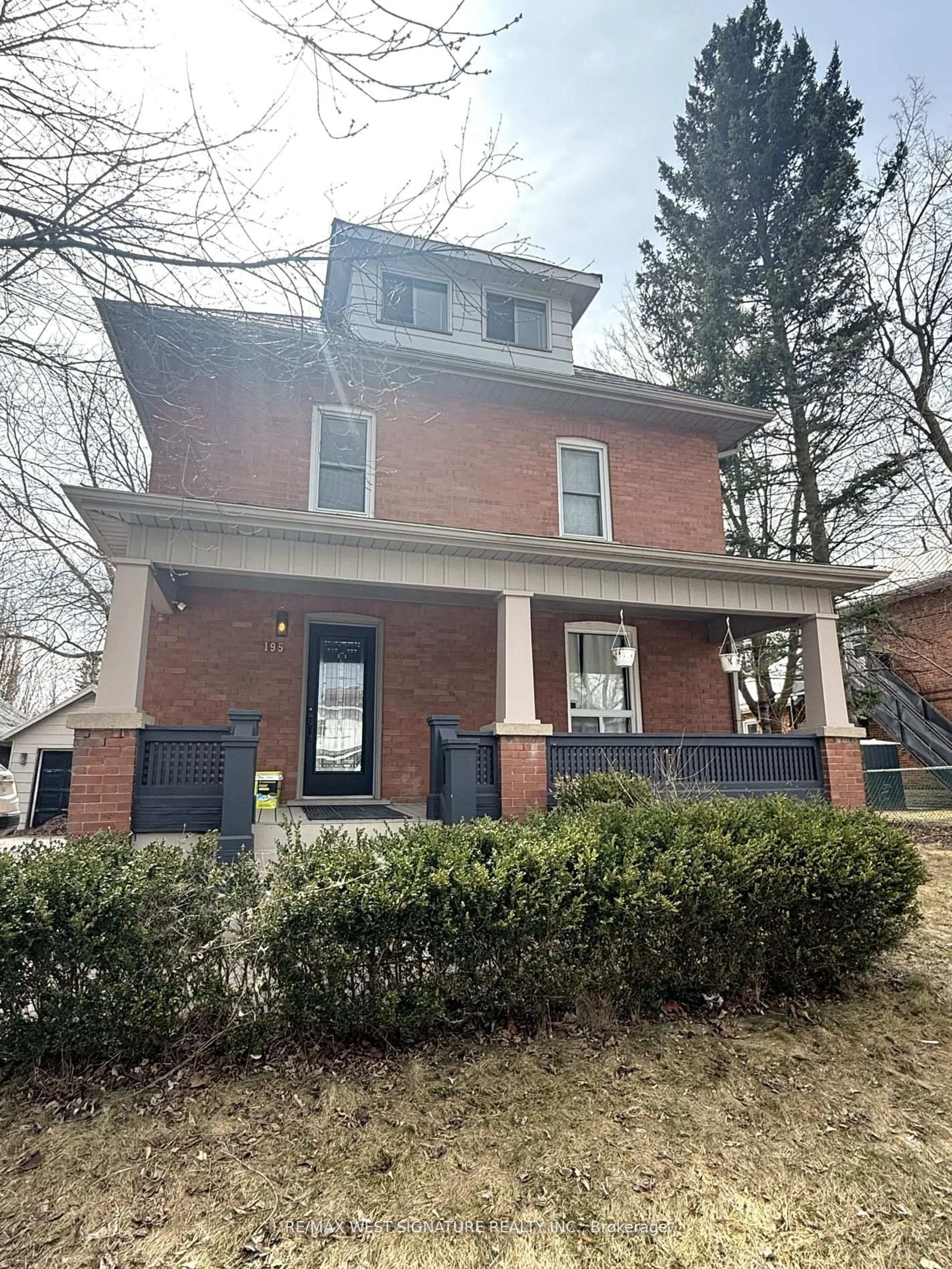 Home with brick exterior material, street for 195 Victoria St, New Tecumseth Ontario L9R 1H6