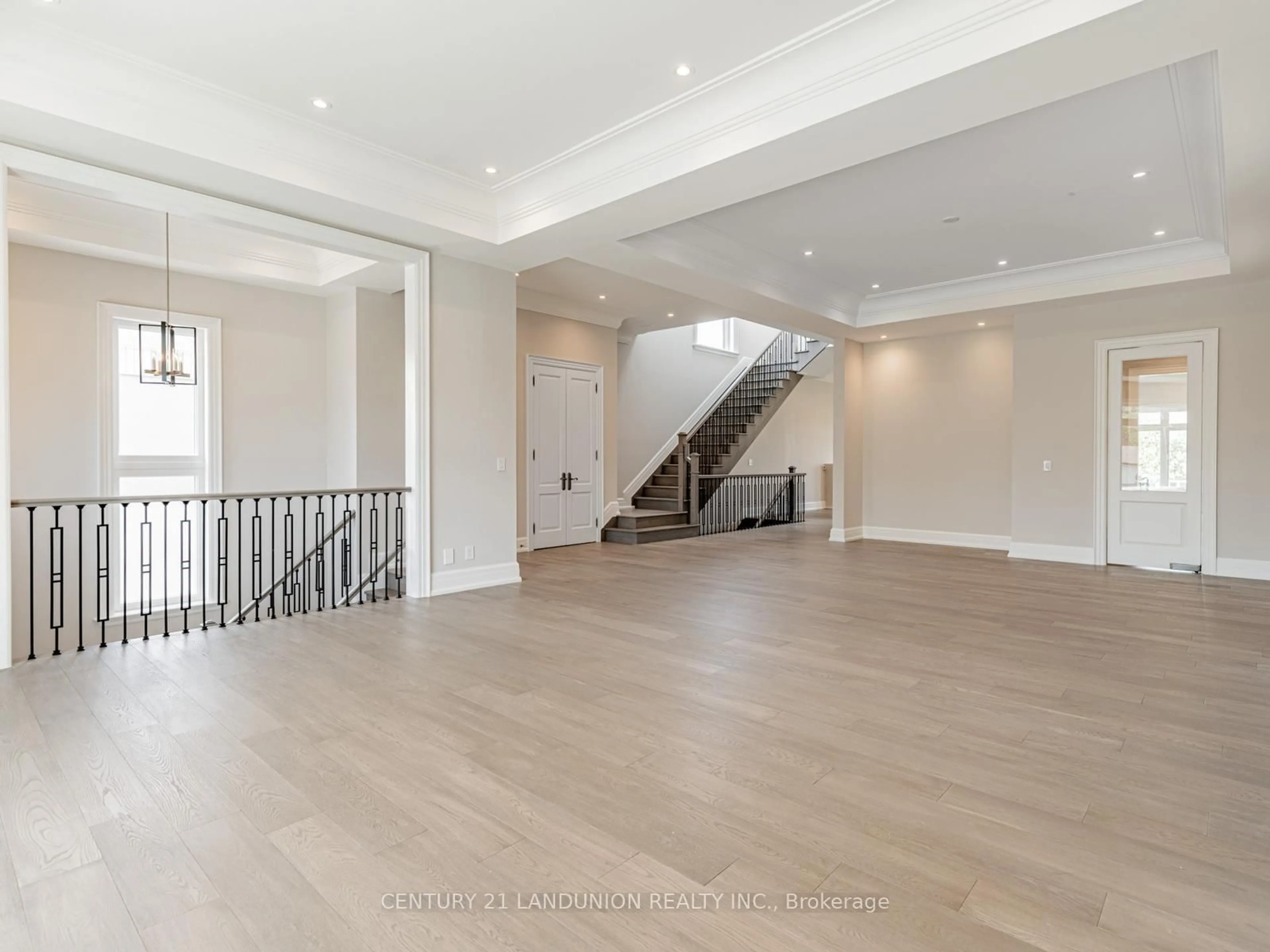 Indoor foyer for 36A Elm Grove Ave, Richmond Hill Ontario L4E 2W8