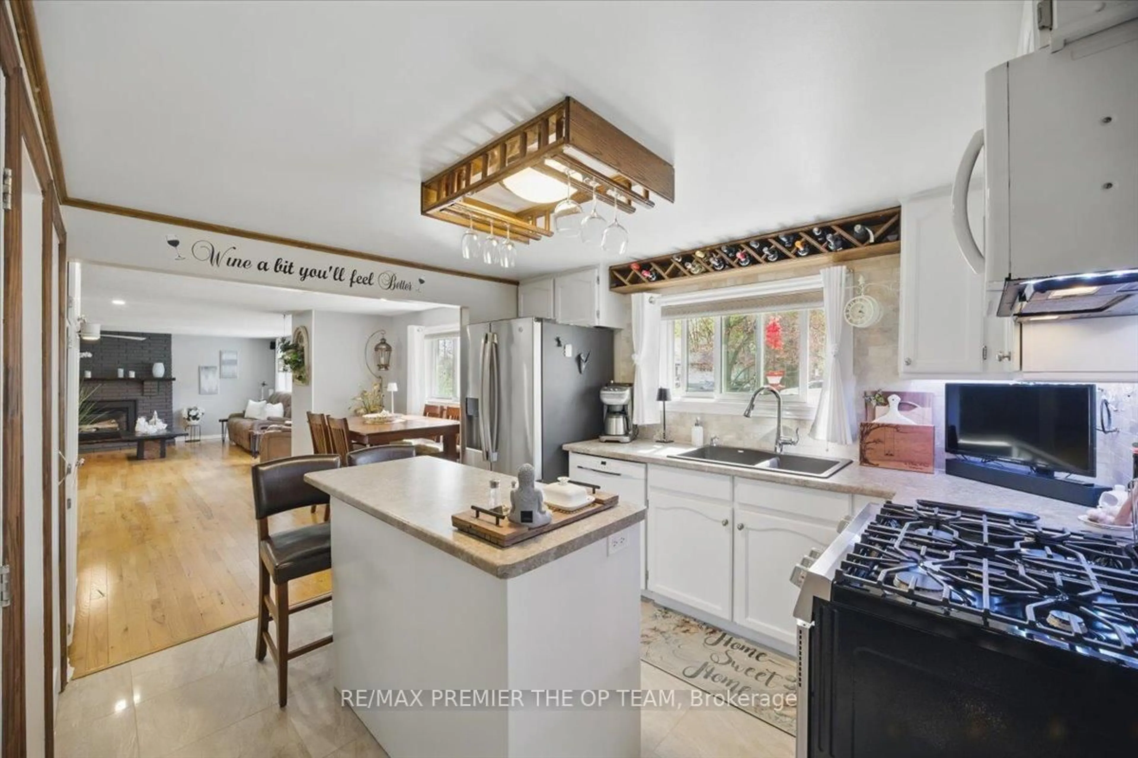 Open concept kitchen, ceramic/tile floor for 1999 Mountbatten Ave, Innisfil Ontario L9S 1T6