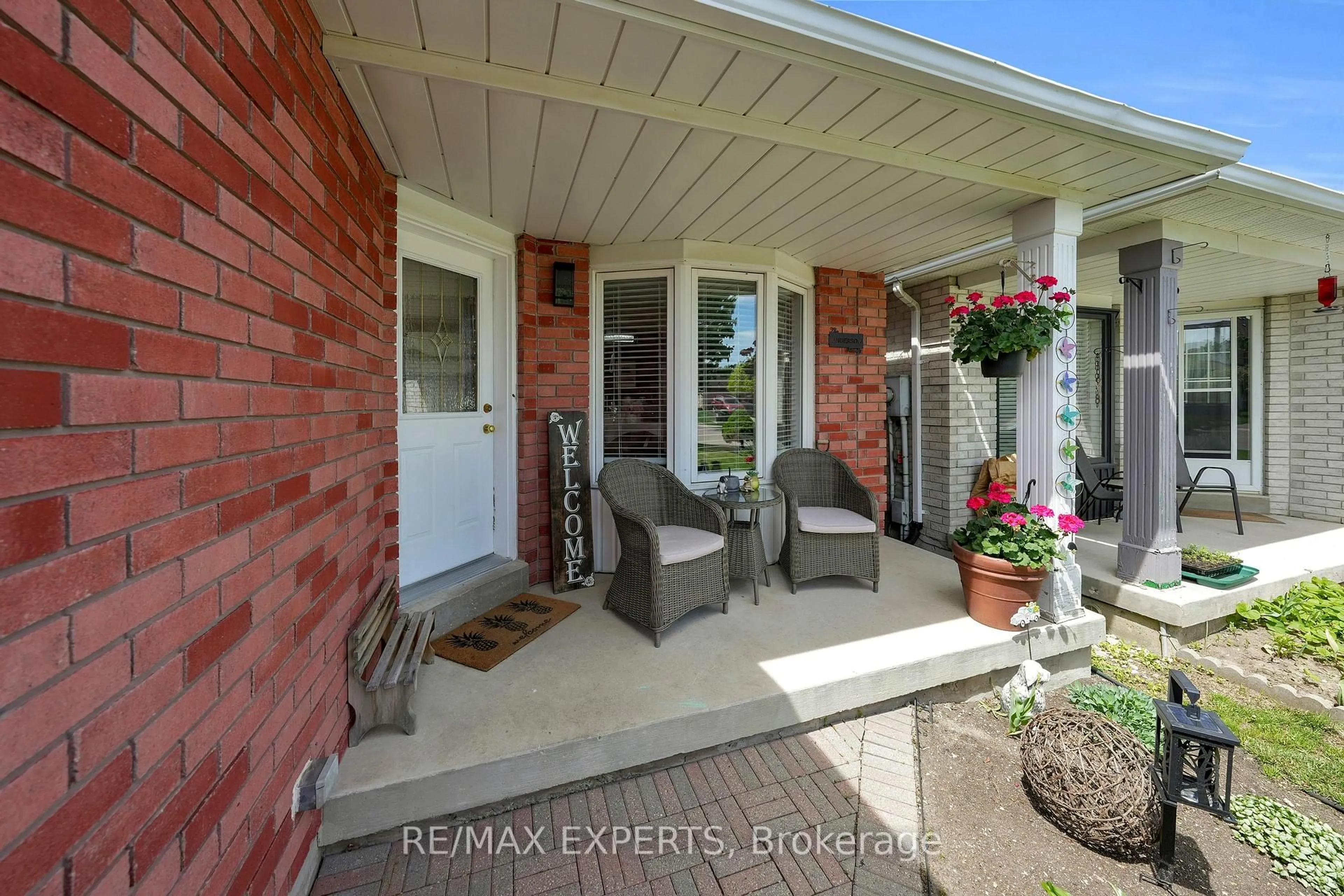 Indoor entryway for 83 Gray Ave, New Tecumseth Ontario L9R 1P5