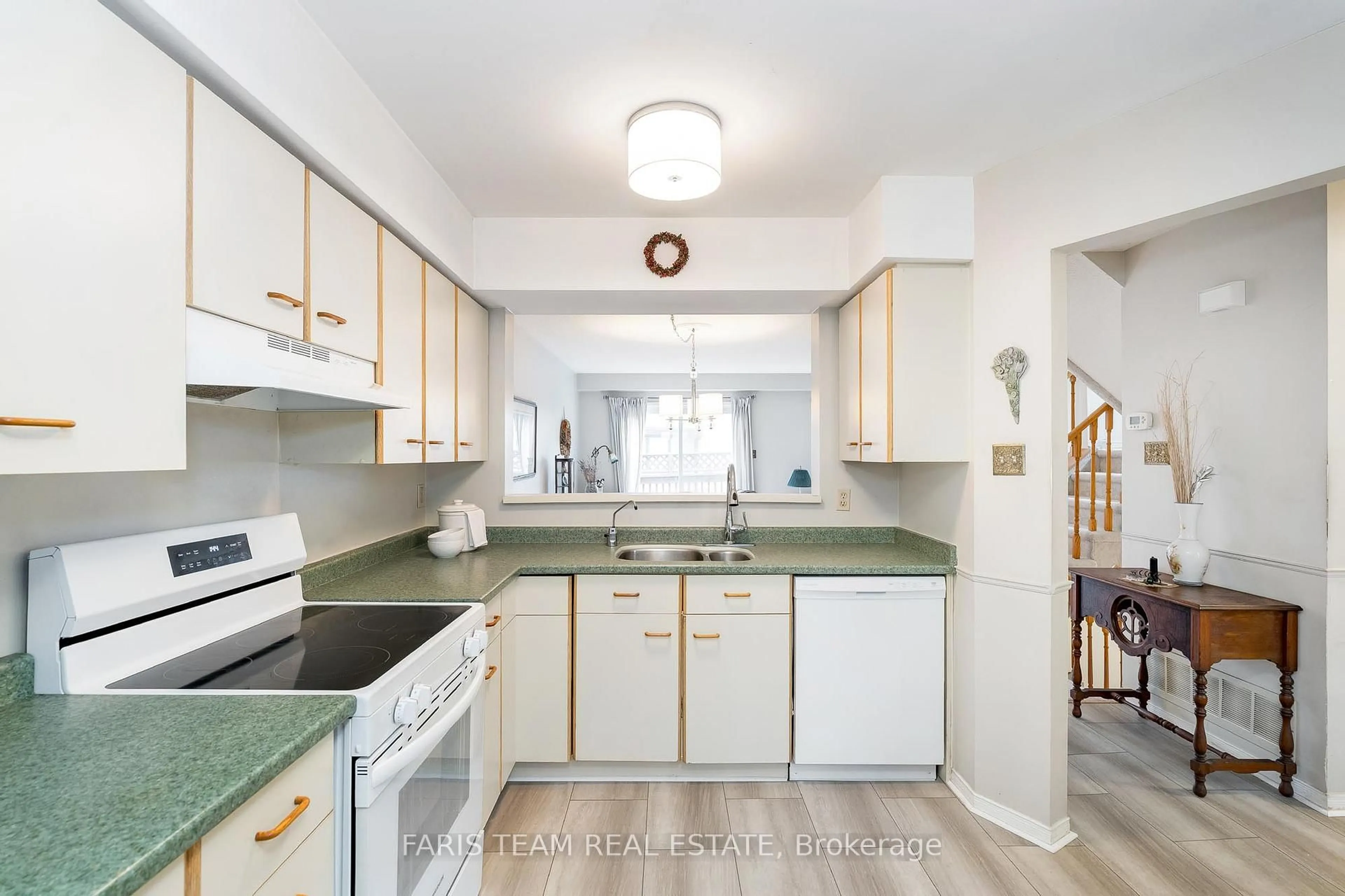Standard kitchen, unknown for 97 Riverview Rd, New Tecumseth Ontario L9R 1S1