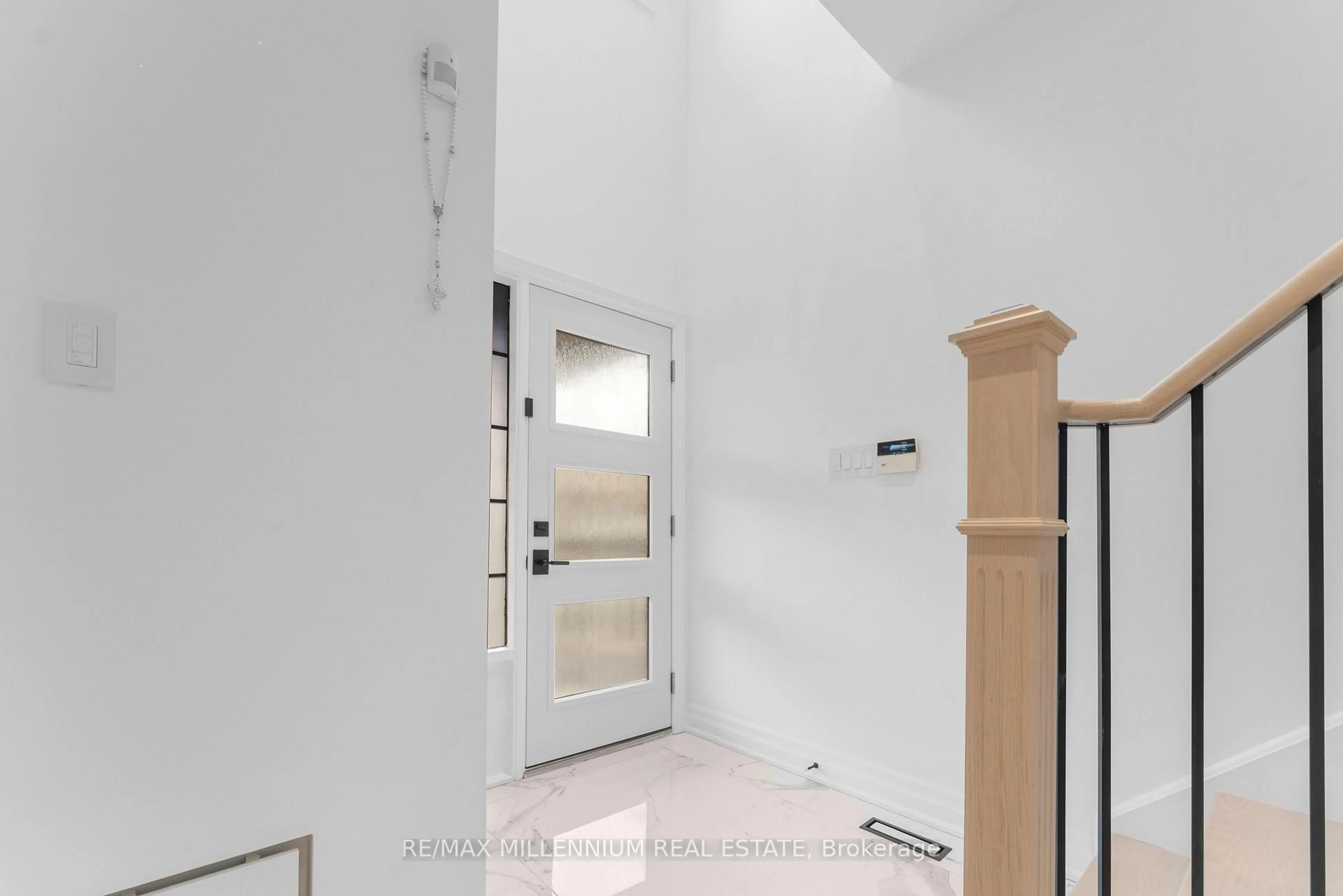 Indoor entryway for 48 Thicket Tr, Vaughan Ontario L4H 1Y1