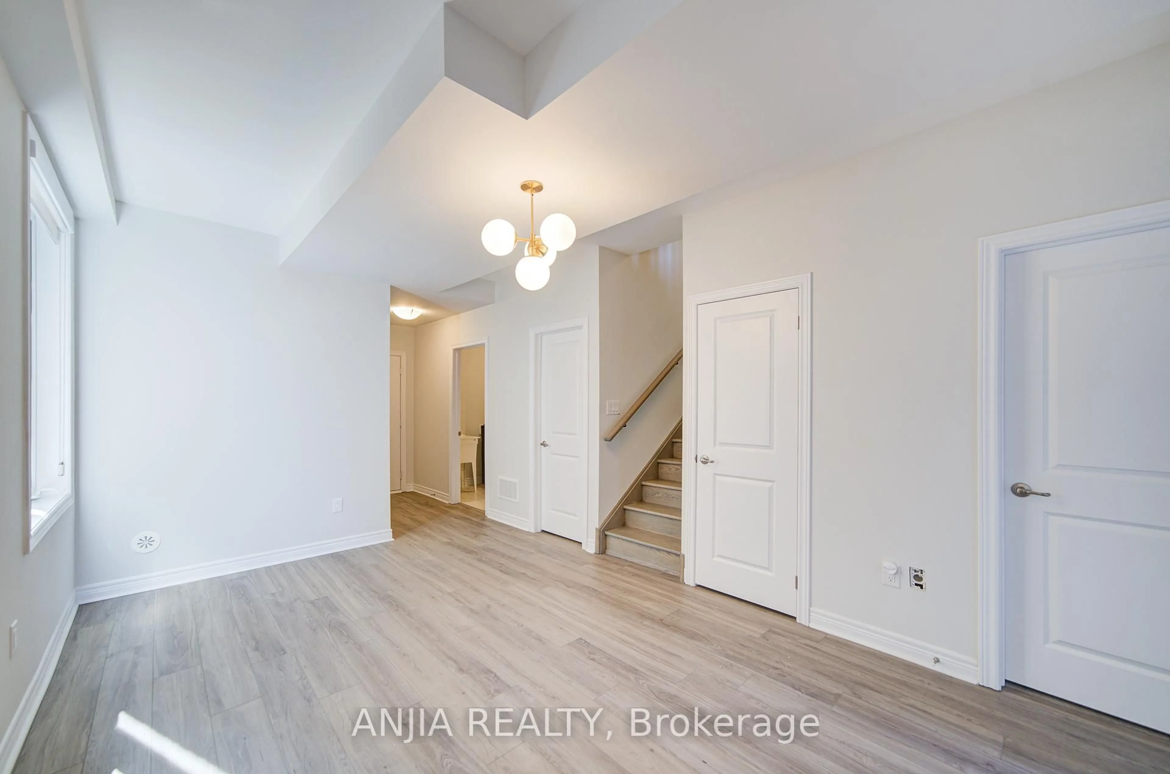 Indoor entryway for 11 Mumbai Dr, Markham Ontario L3S 0G1