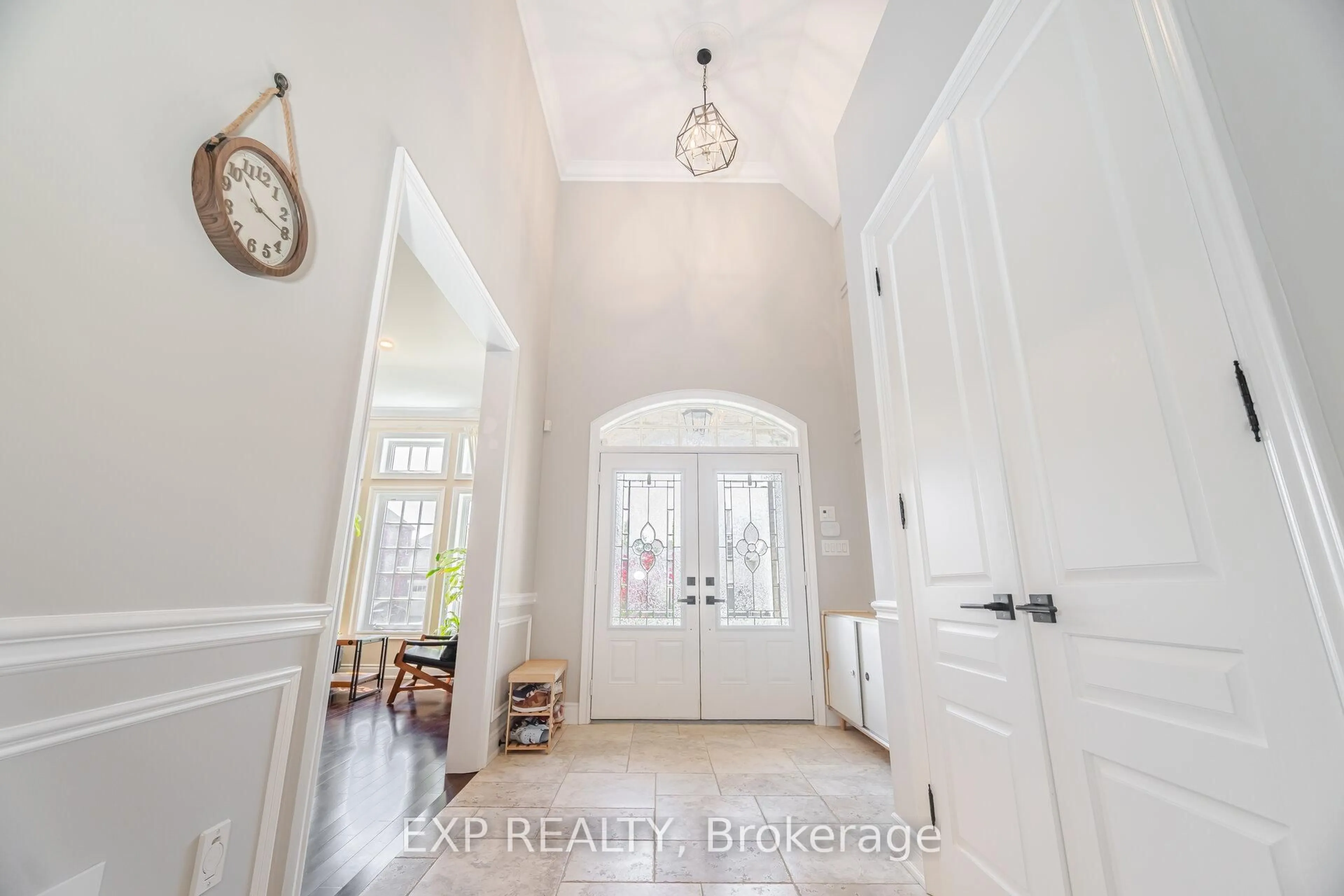 Indoor entryway for 185 Cook's Mill Cres, Vaughan Ontario L6A 0K9