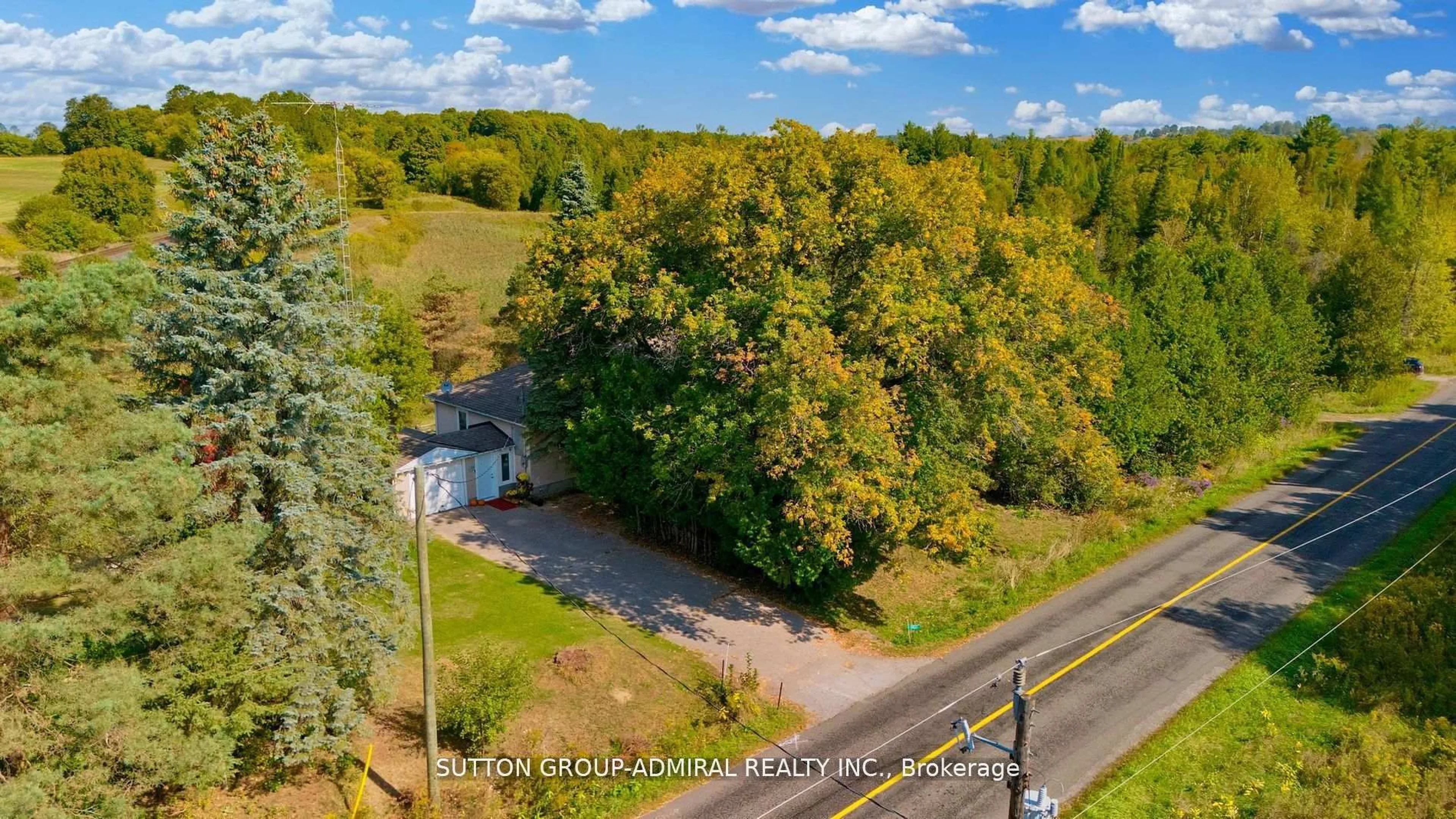 A pic from outside/outdoor area/front of a property/back of a property/a pic from drone, forest/trees view for 4800 Herald Rd, East Gwillimbury Ontario L0G 1M0