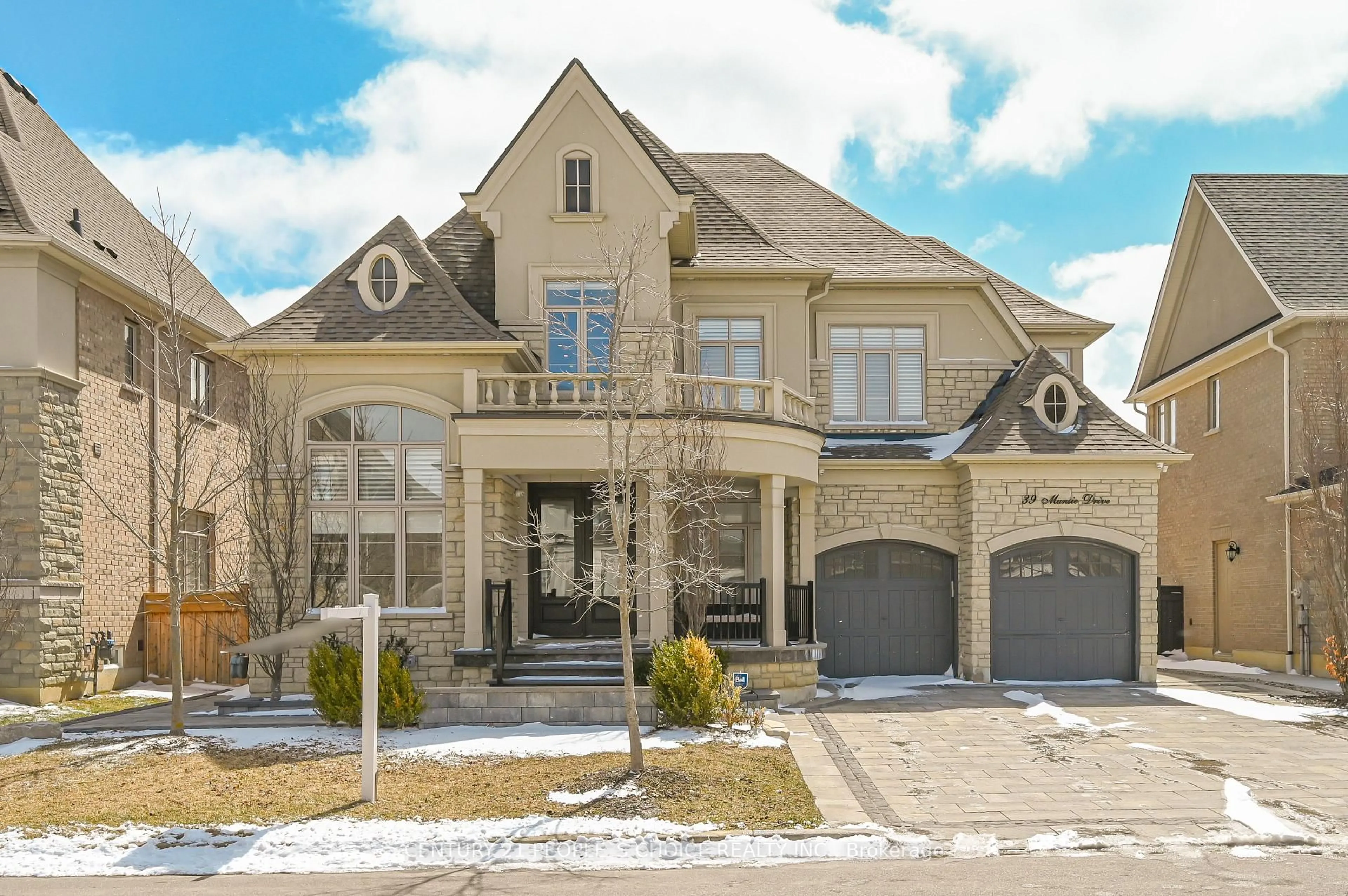 Home with brick exterior material, street for 39 Munsie Dr, King Ontario L7B 0N8