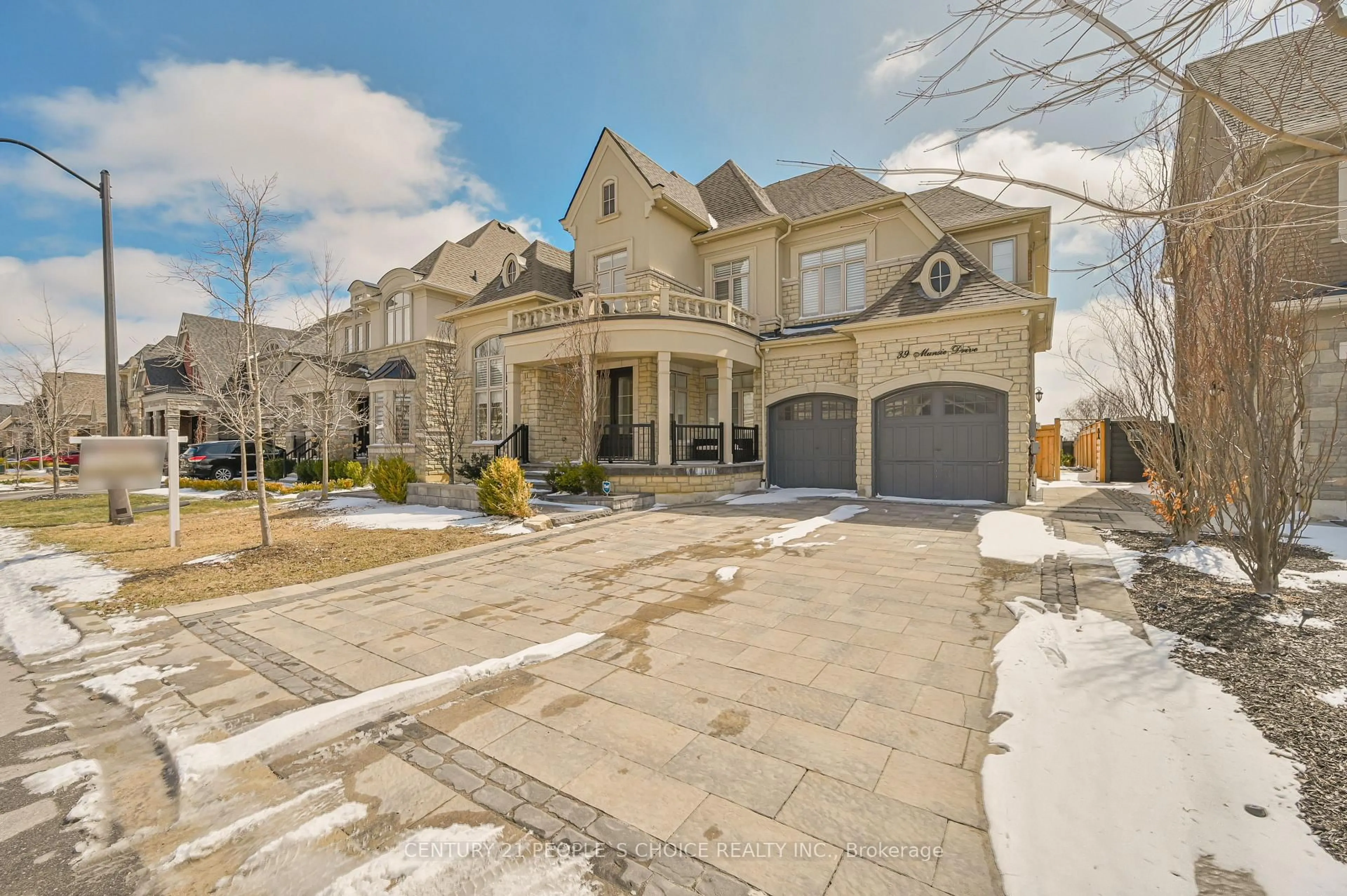 Unknown for 39 Munsie Dr, King Ontario L7B 0N8