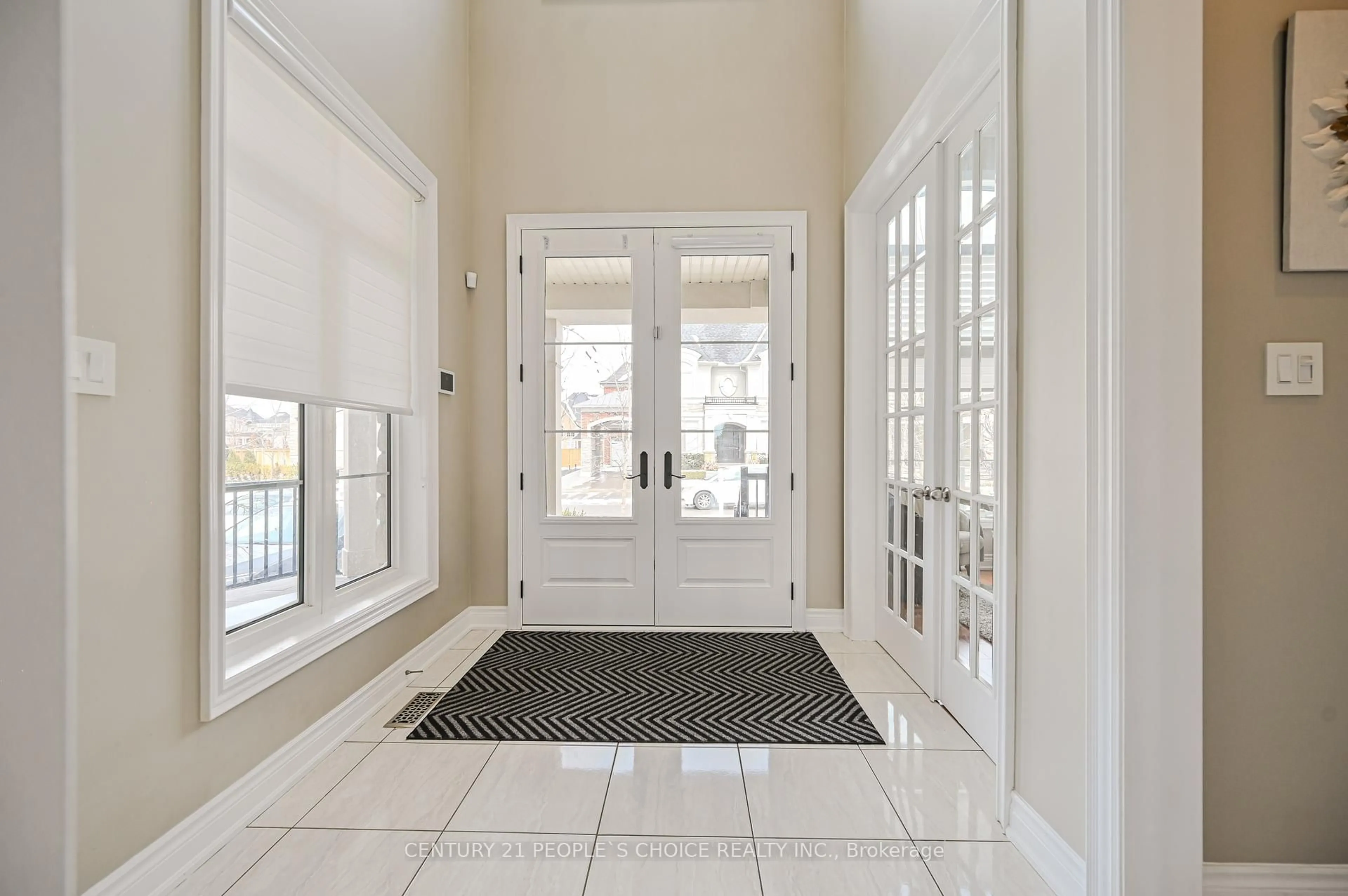 Indoor entryway for 39 Munsie Dr, King Ontario L7B 0N8