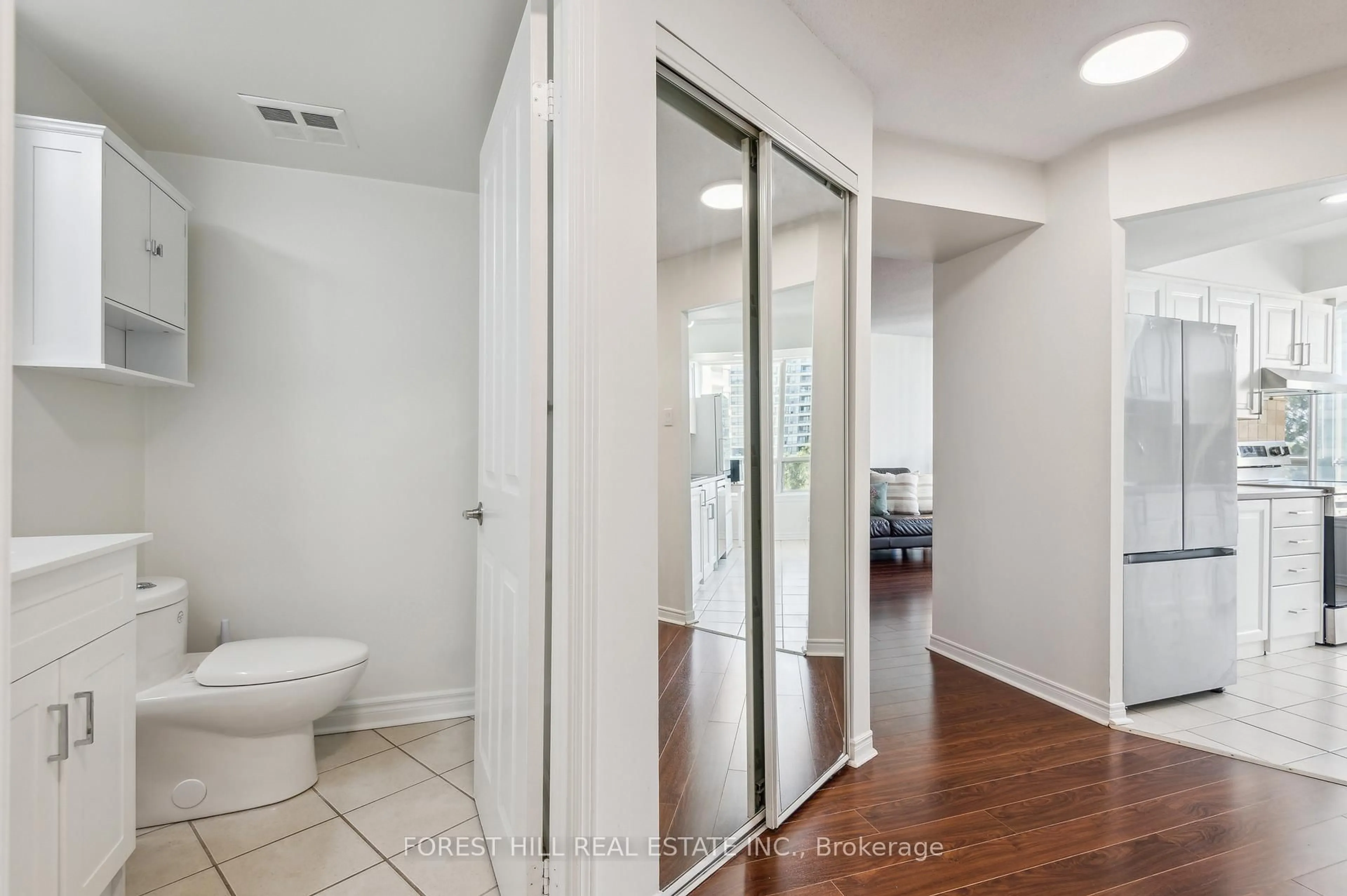 Indoor entryway for 7250 Yonge St #401, Vaughan Ontario L4J 7X1