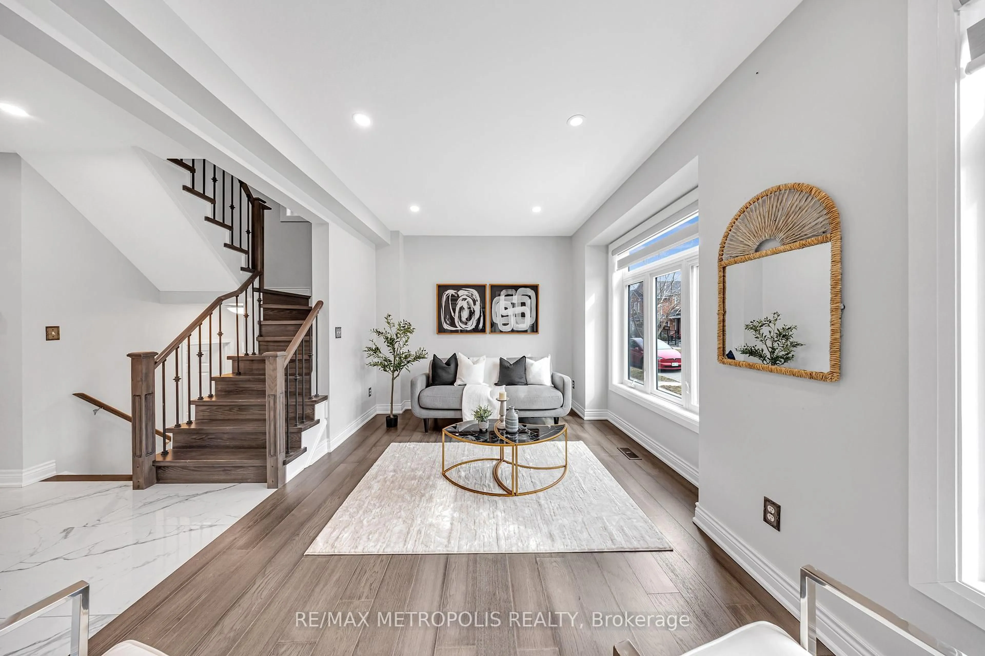Indoor entryway for 10 Snowcreek St, Markham Ontario L6B 0K5