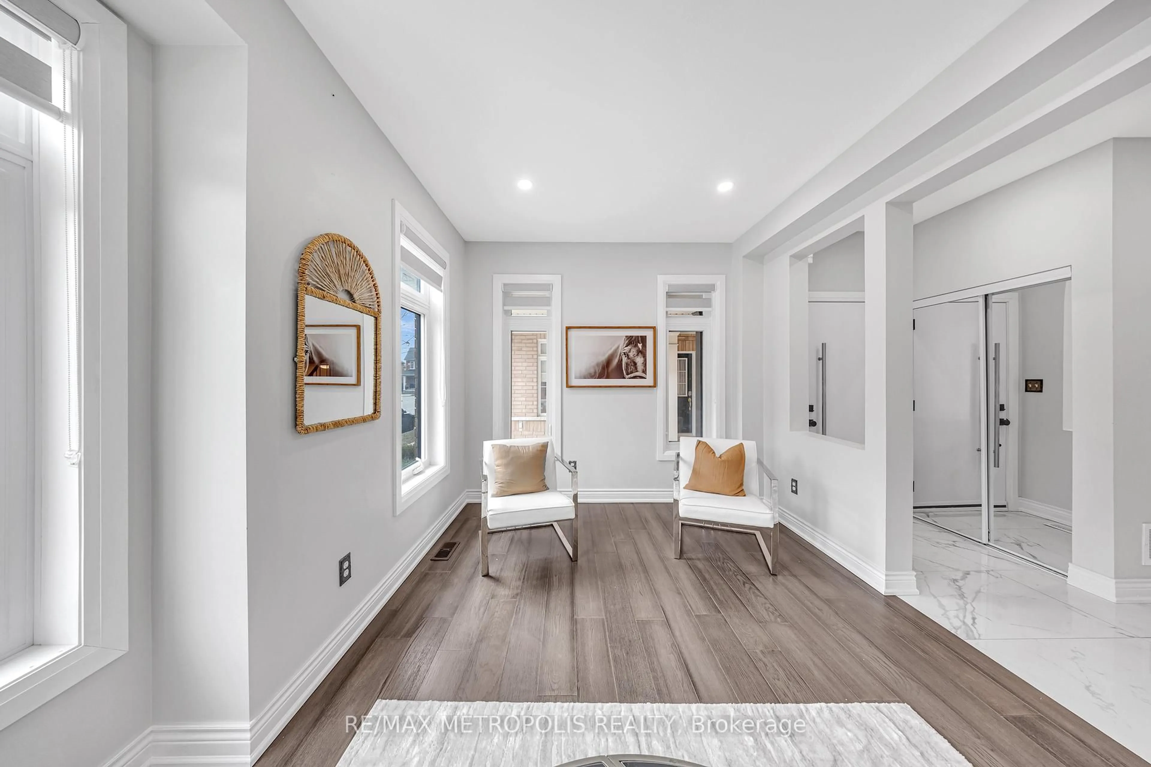 Indoor entryway for 10 Snowcreek St, Markham Ontario L6B 0K5
