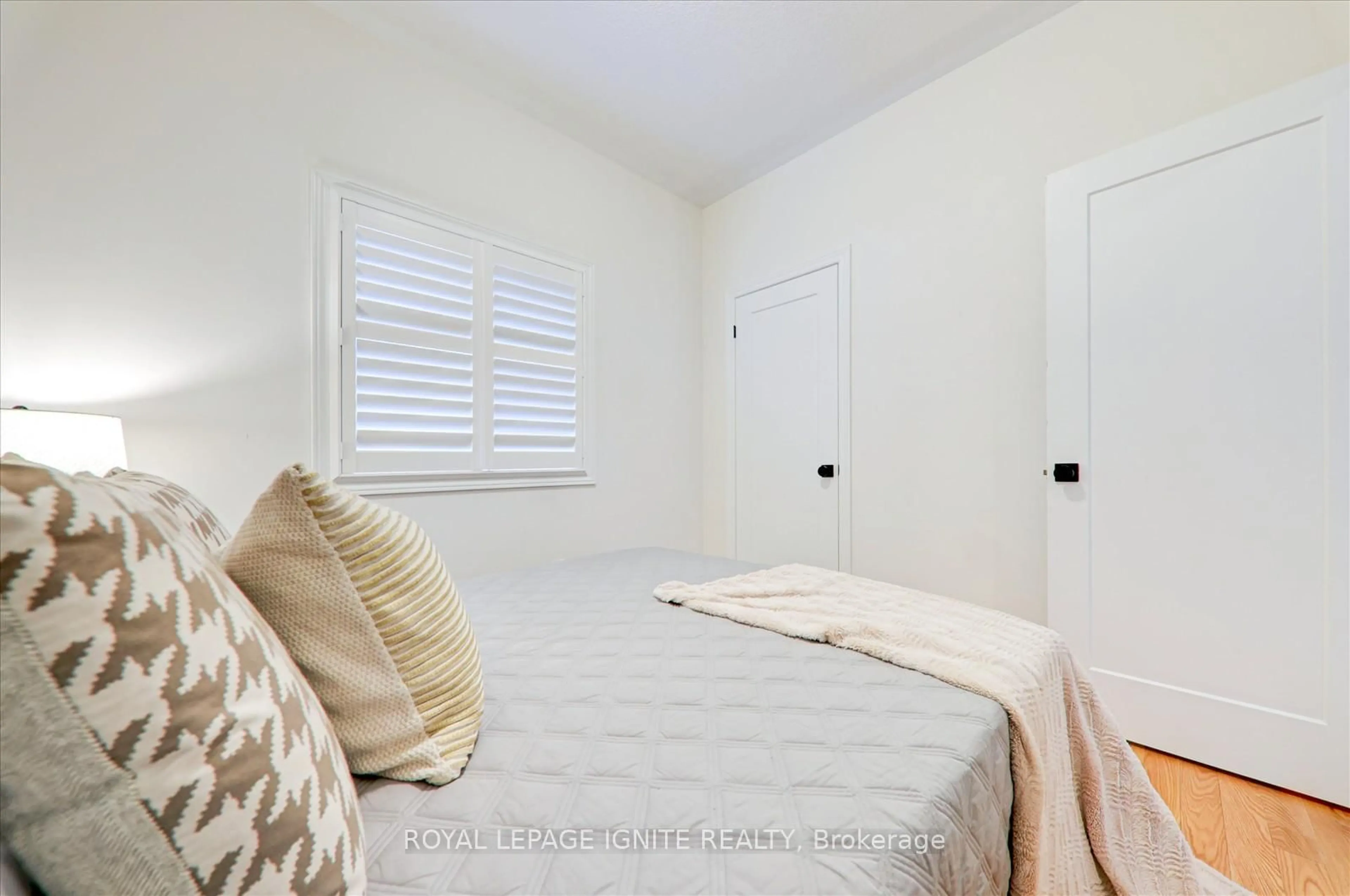 Bedroom with bed, unknown for 301 Danny Wheeler Blvd, Georgina Ontario L4P 0K1